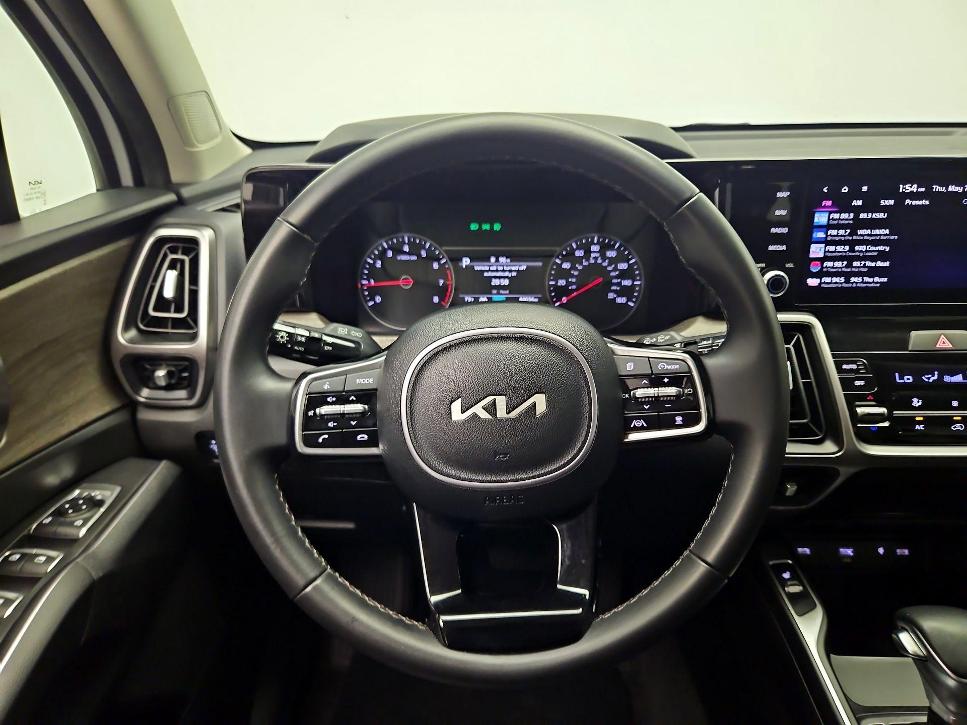 Thumbnail: 2023 Kia Sorento - 10