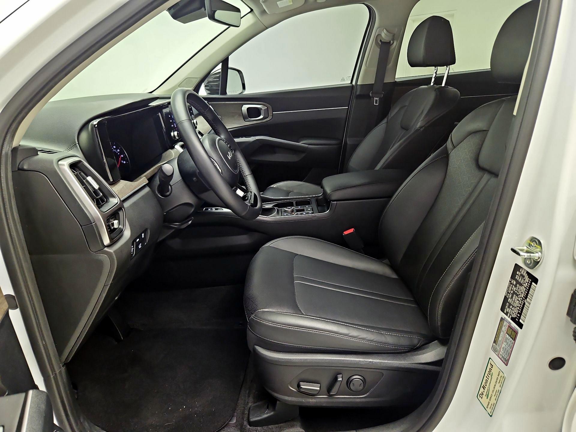 Thumbnail: 2023 Kia Sorento - 11