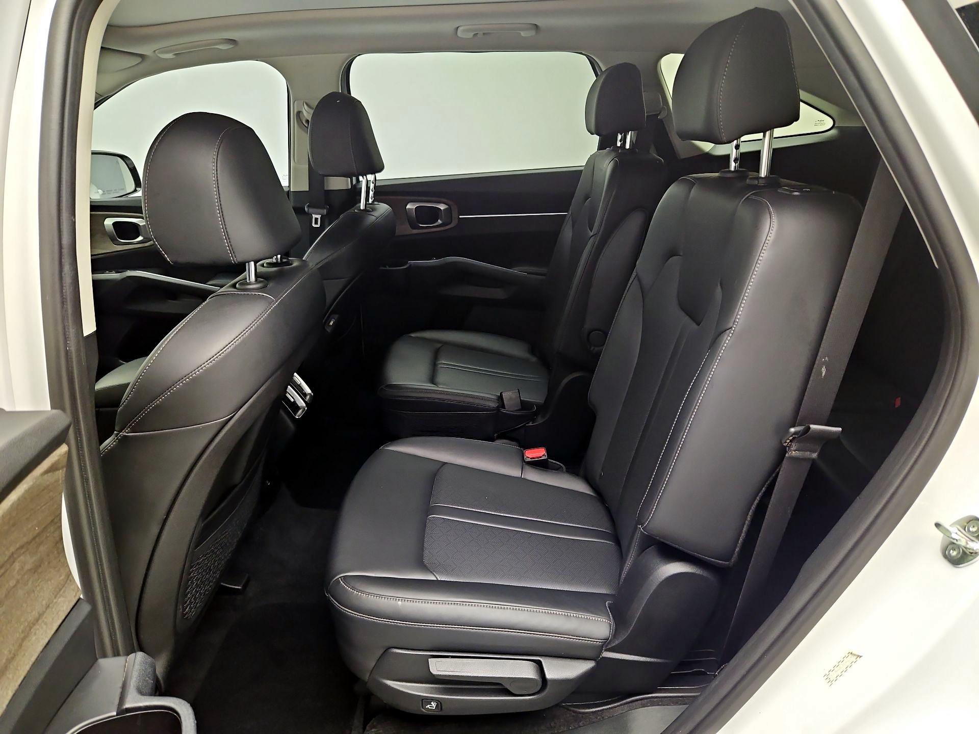 Thumbnail: 2023 Kia Sorento - 17