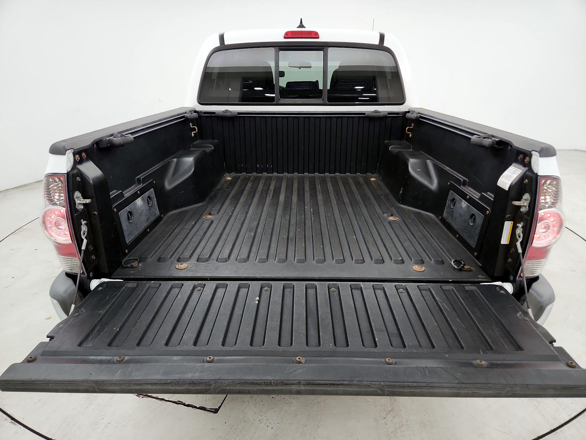 Thumbnail: 2015 Toyota Tacoma - 20