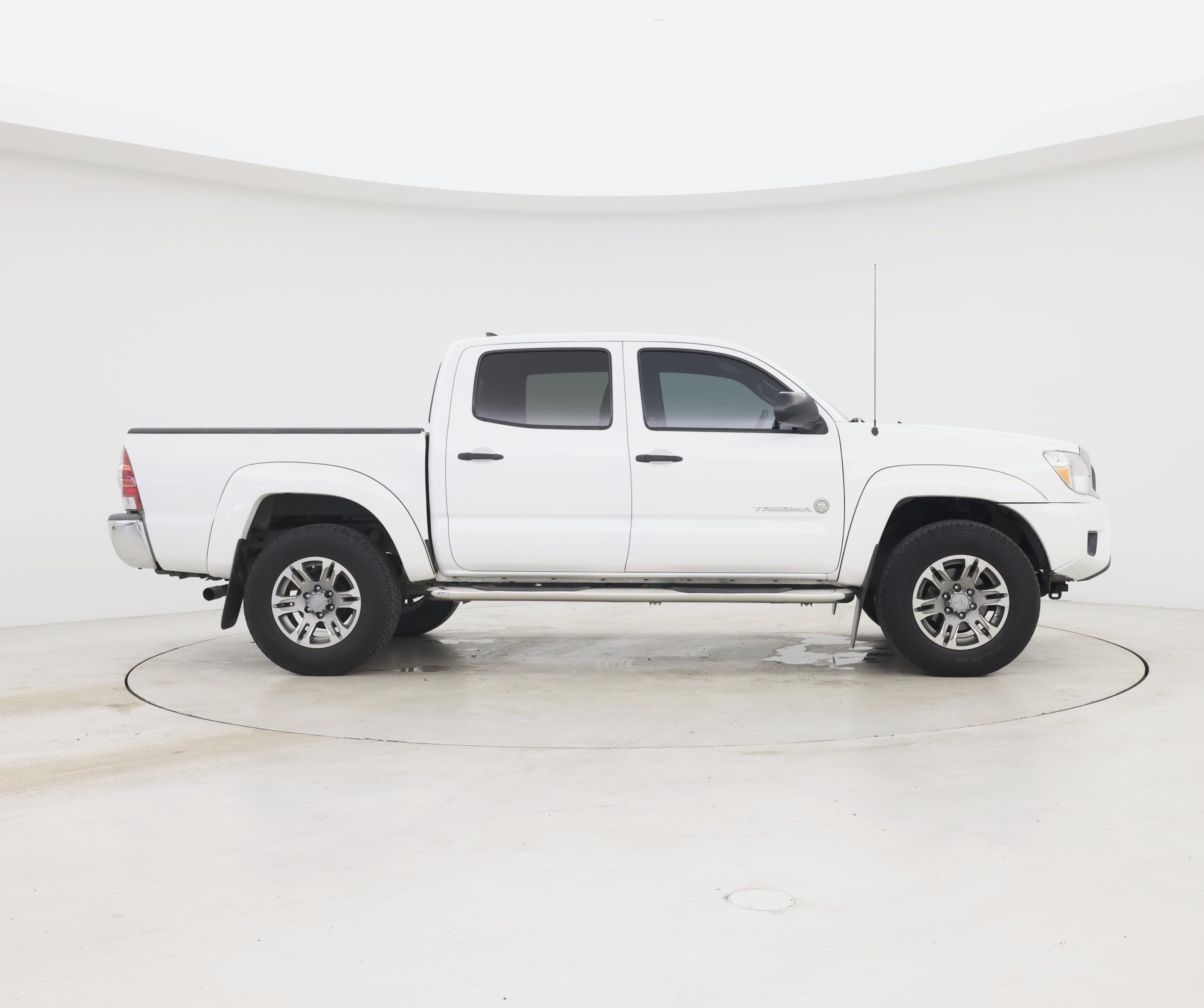 Thumbnail: 2015 Toyota Tacoma - 7
