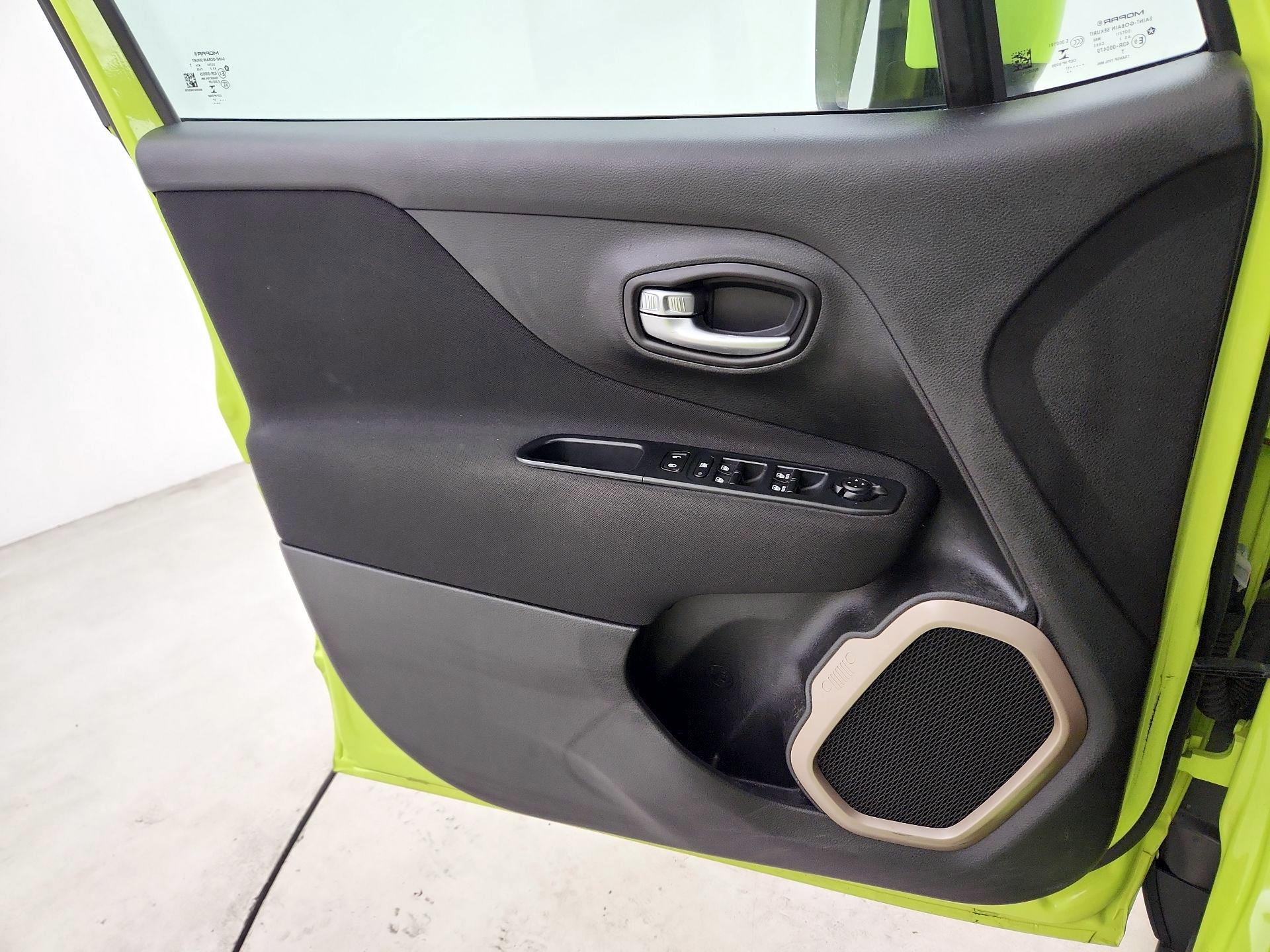 Thumbnail: 2017 Jeep Renegade - 10