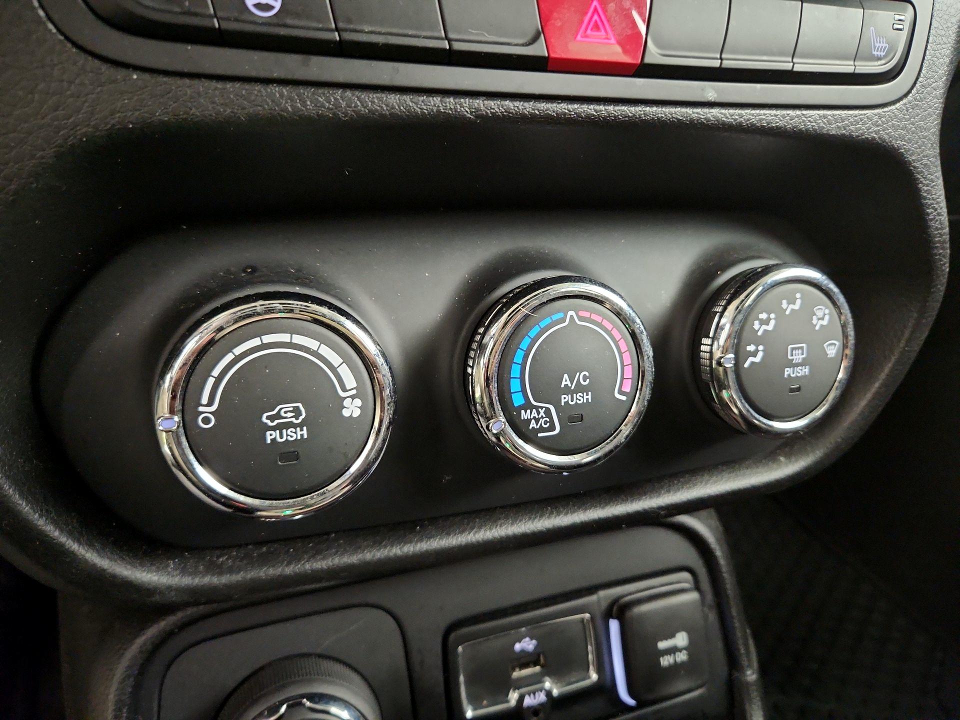 Thumbnail: 2017 Jeep Renegade - 14