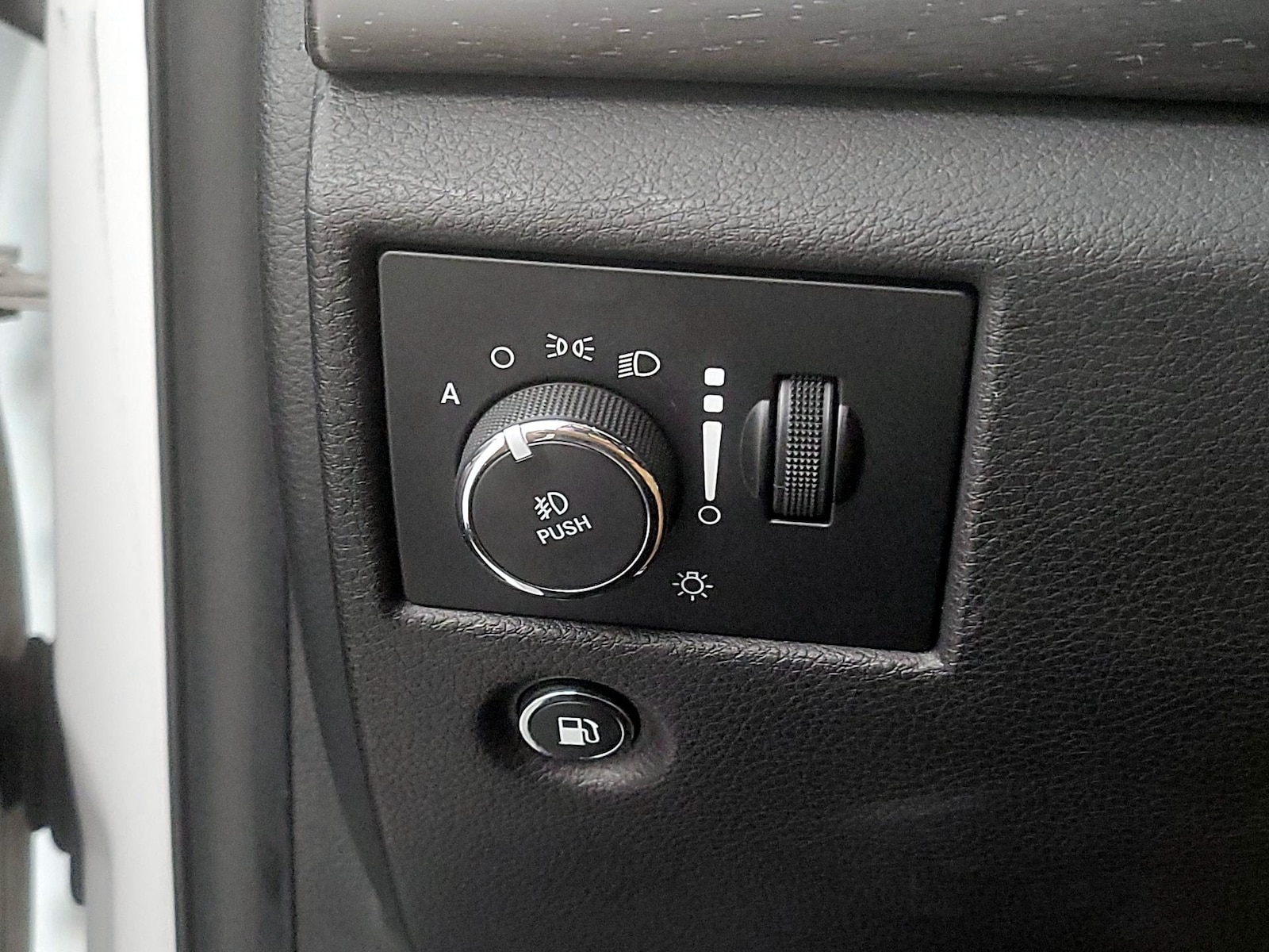 2018 Jeep Grand Cherokee Altitude - Photo 14