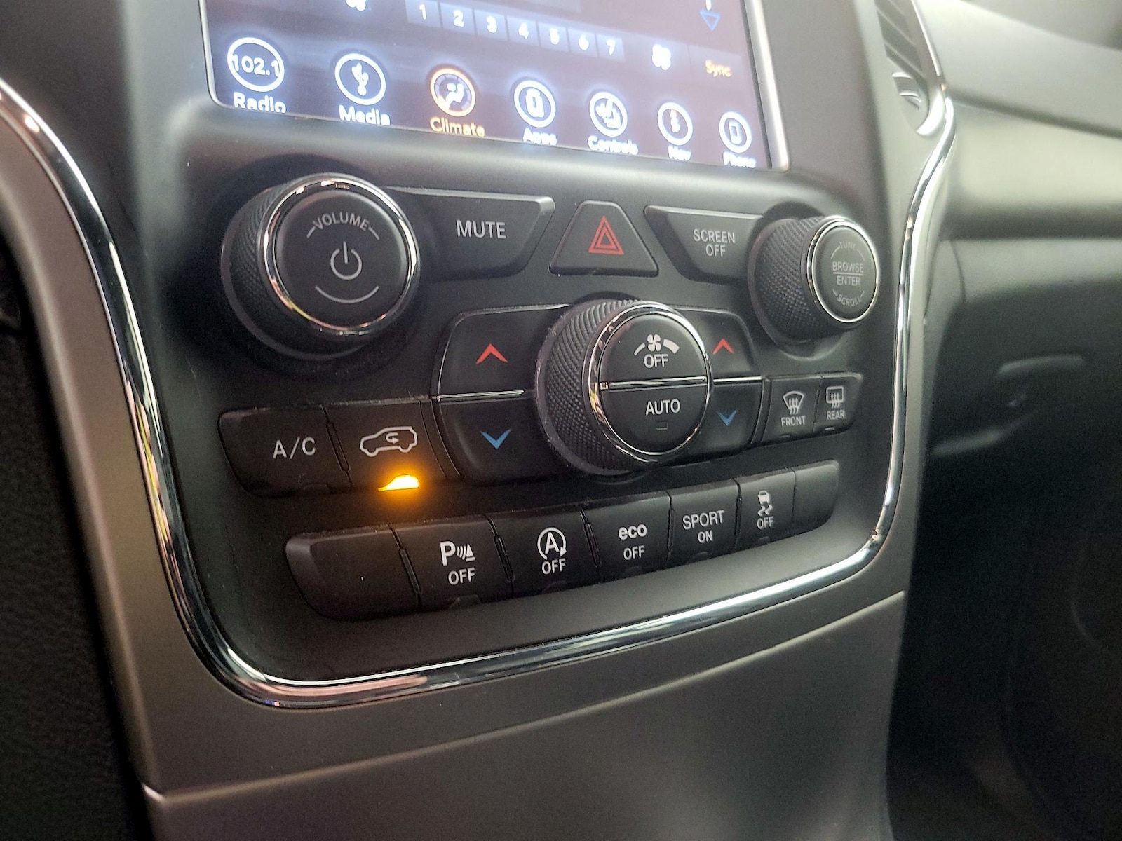 2018 Jeep Grand Cherokee Altitude - Photo 18