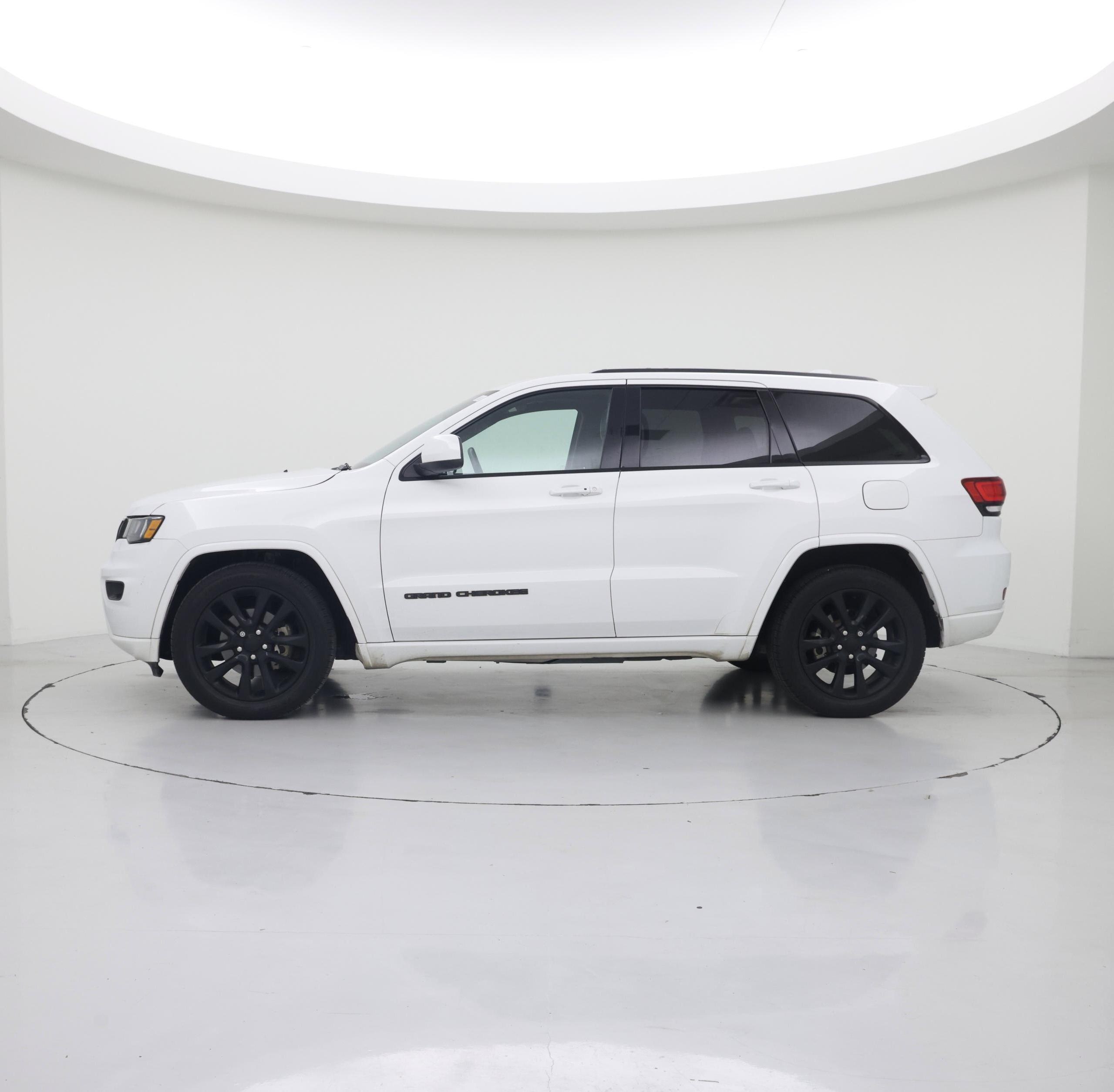 Thumbnail: 2018 Jeep Grand Cherokee - 3