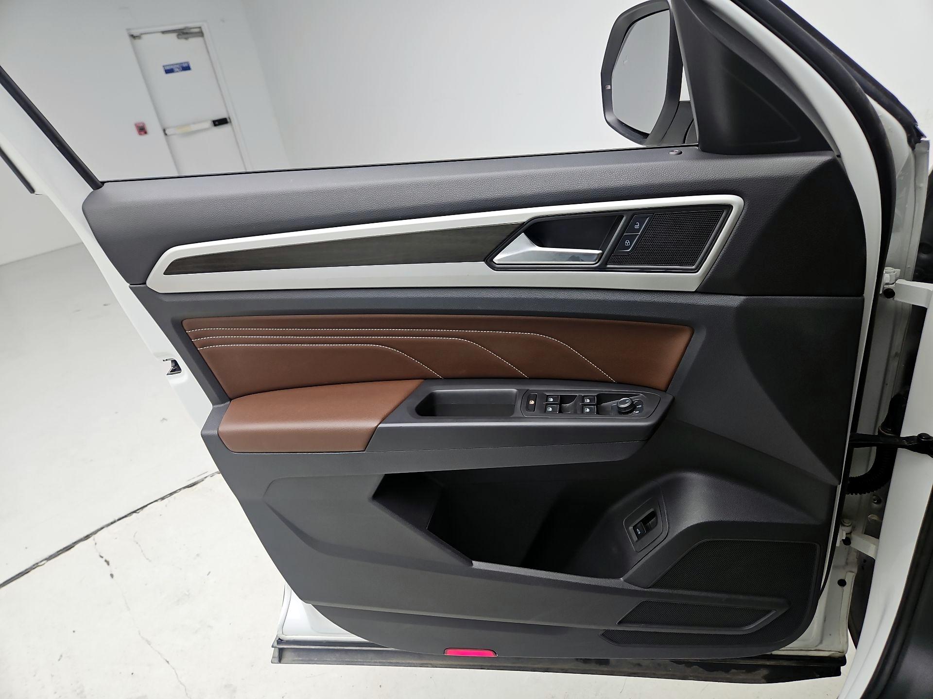 Thumbnail: 2022 Volkswagen Atlas - 12