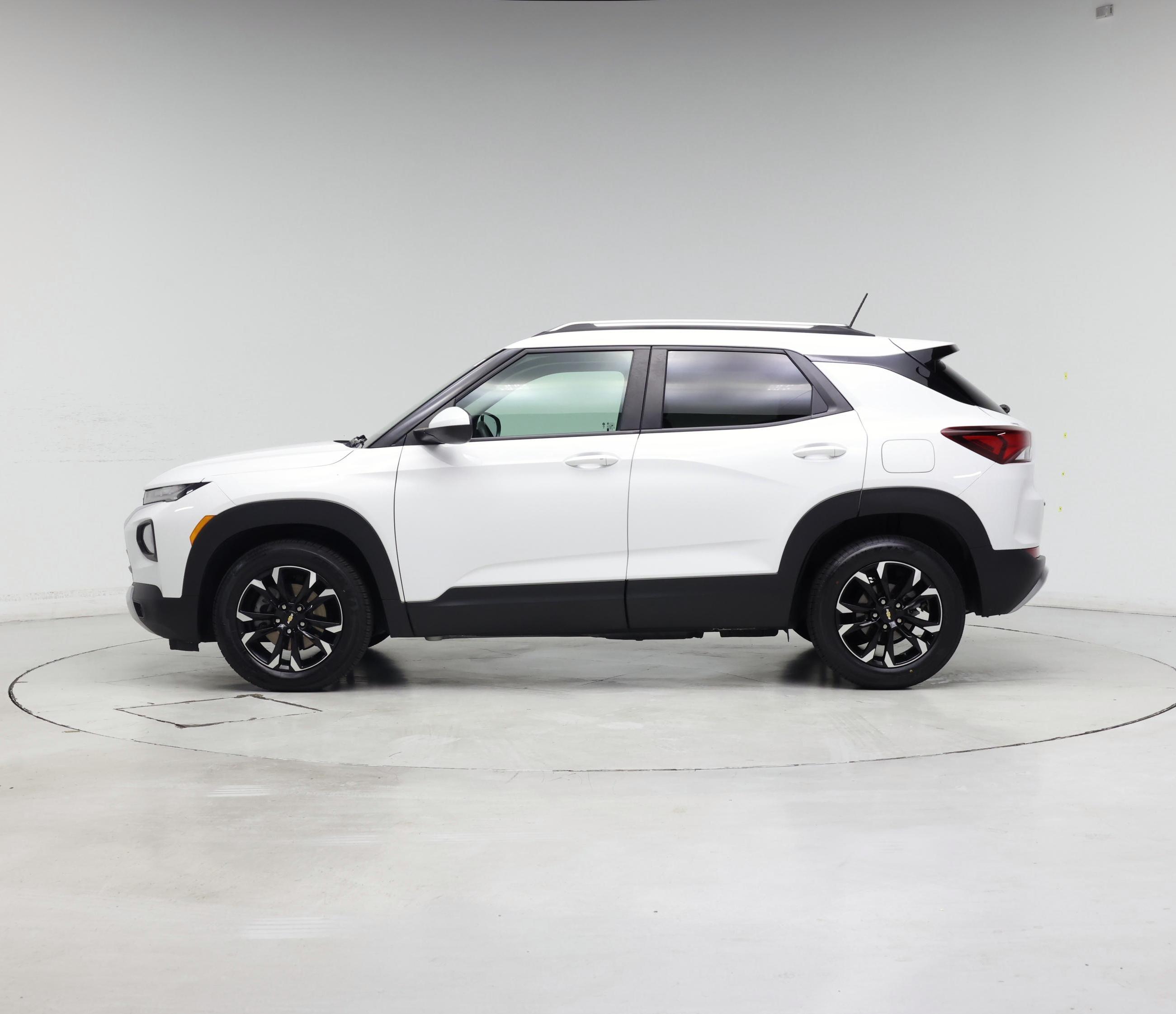Thumbnail: 2023 Chevrolet TrailBlazer - 3