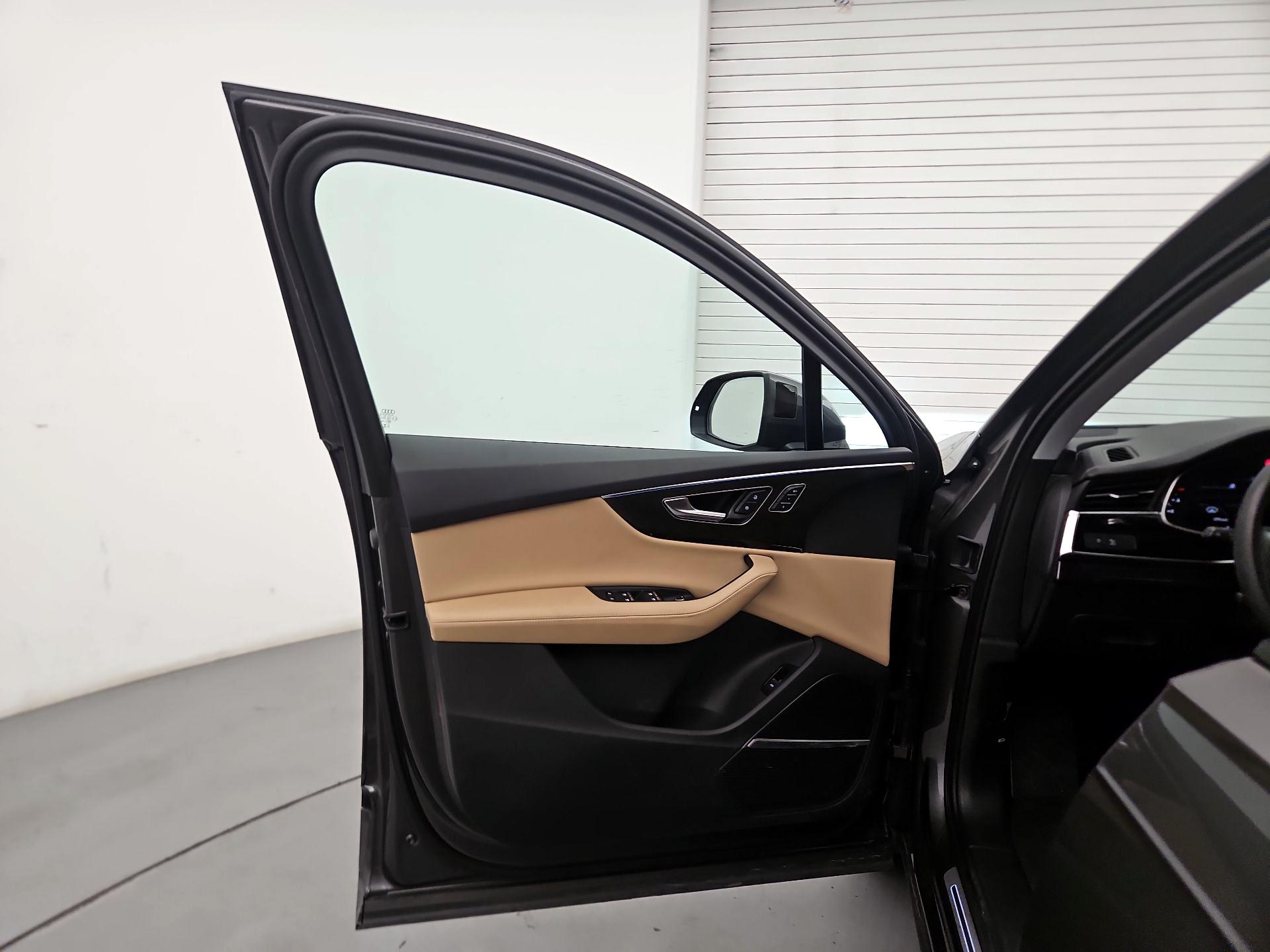 Thumbnail: 2023 Audi Q7 - 12