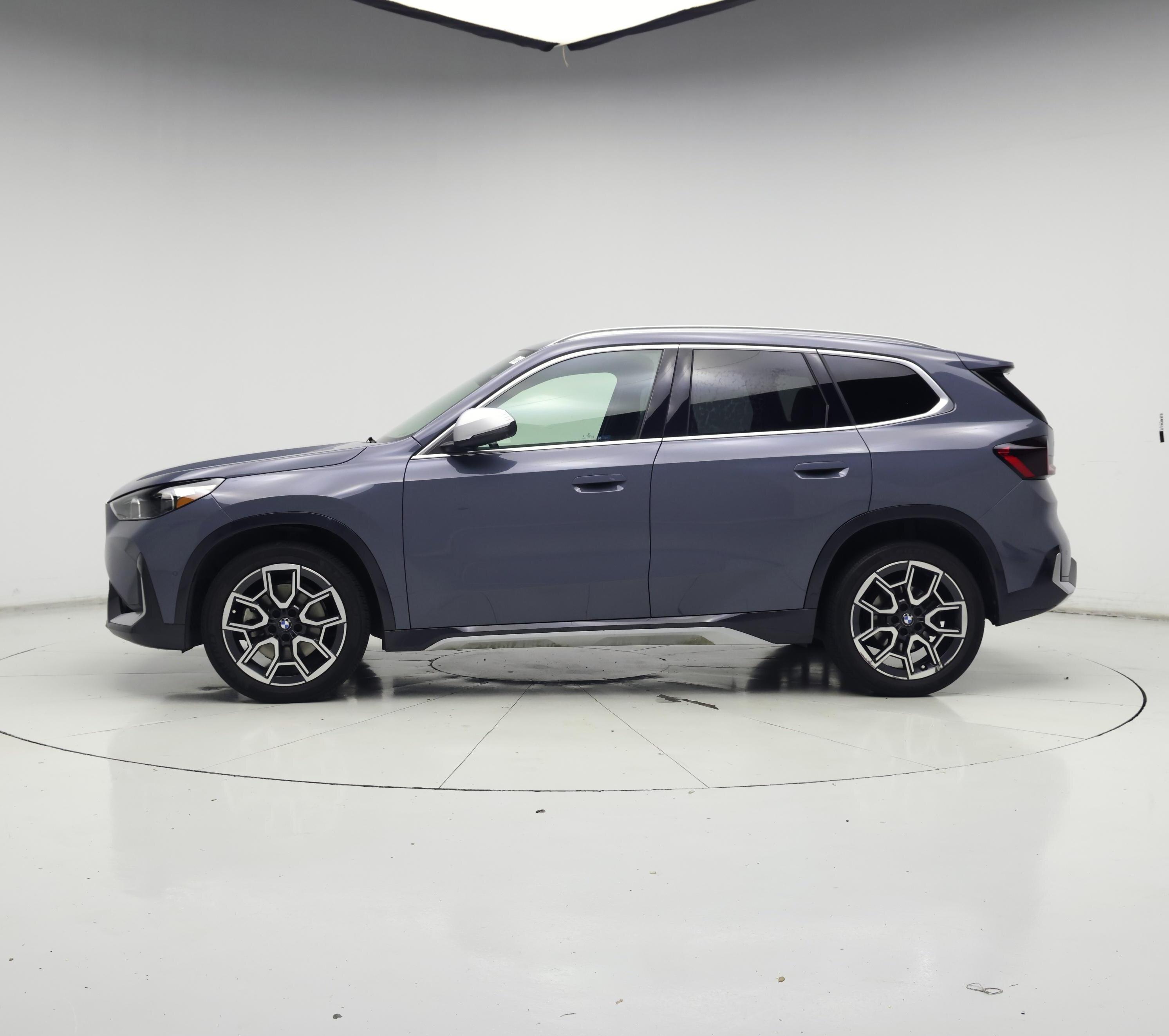 Thumbnail: 2023 BMW X1 - 3
