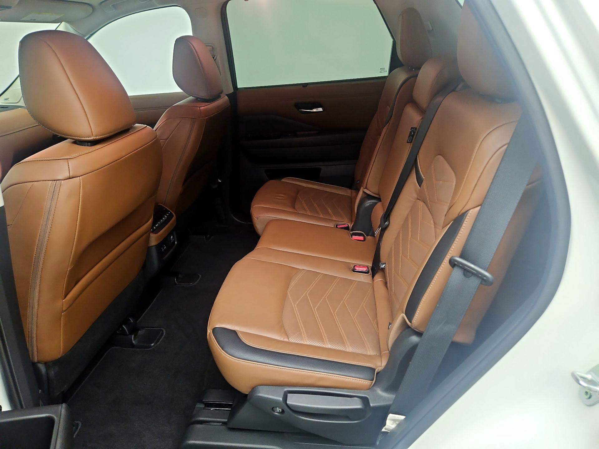 Thumbnail: 2023 Nissan Pathfinder - 20