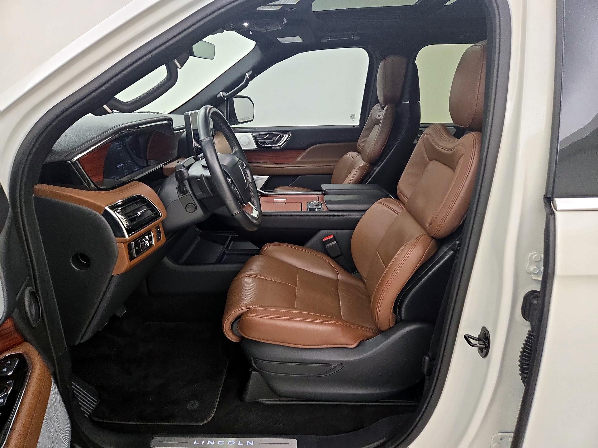 Thumbnail: 2024 Lincoln Navigator - 11