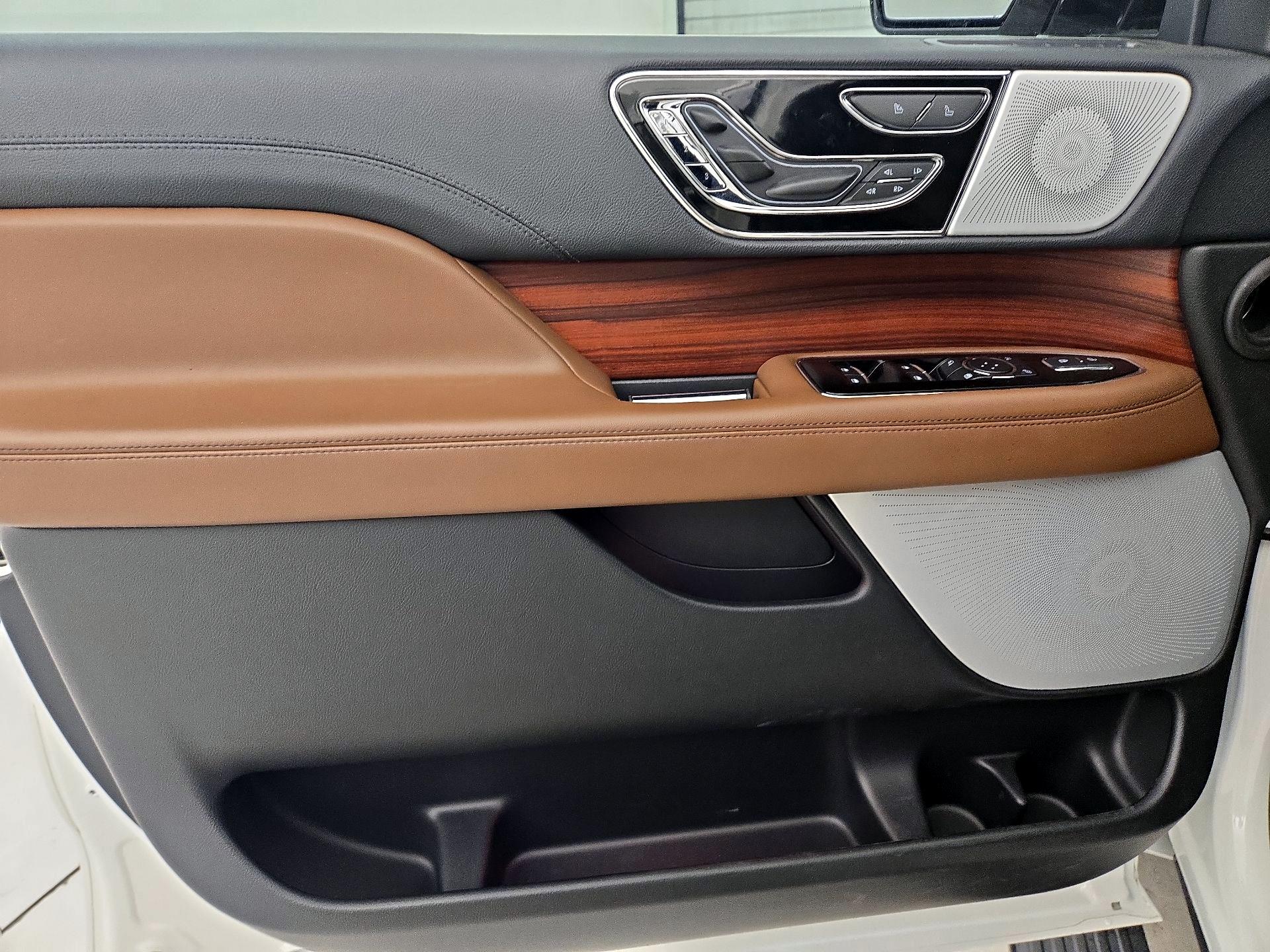 Thumbnail: 2024 Lincoln Navigator - 12