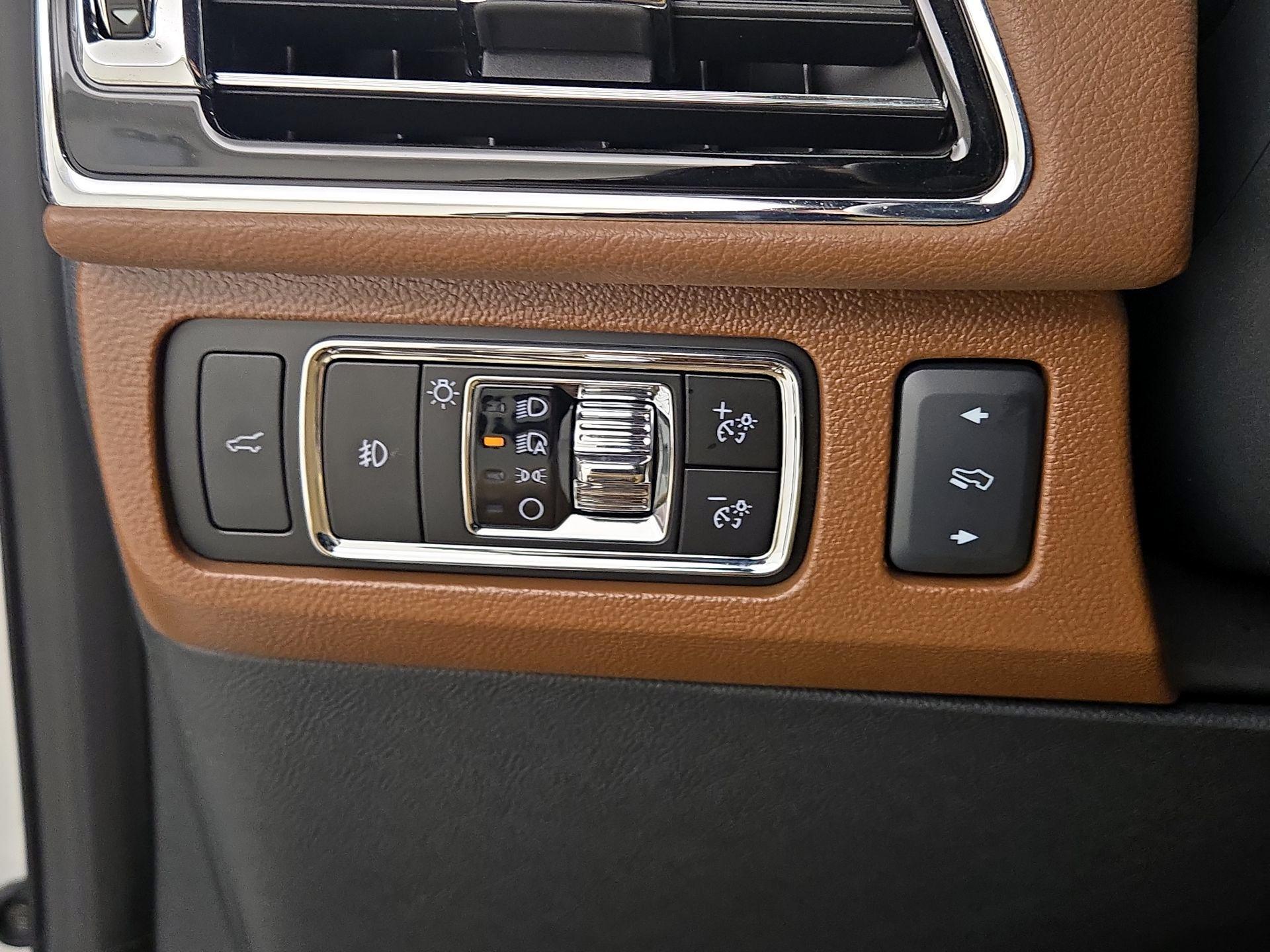 Thumbnail: 2024 Lincoln Navigator - 13