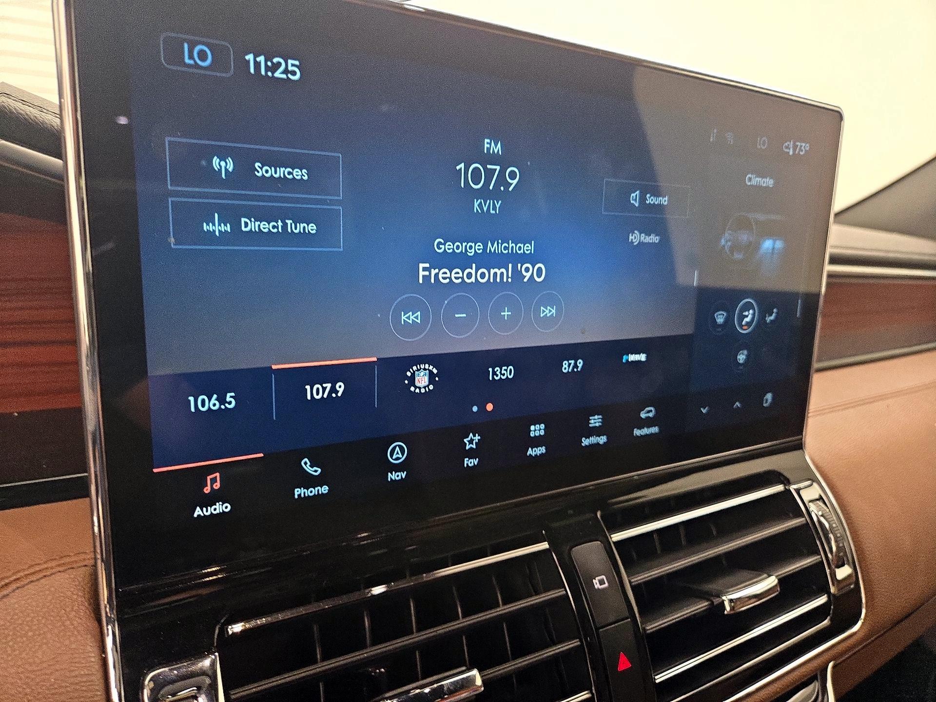 Thumbnail: 2024 Lincoln Navigator - 16