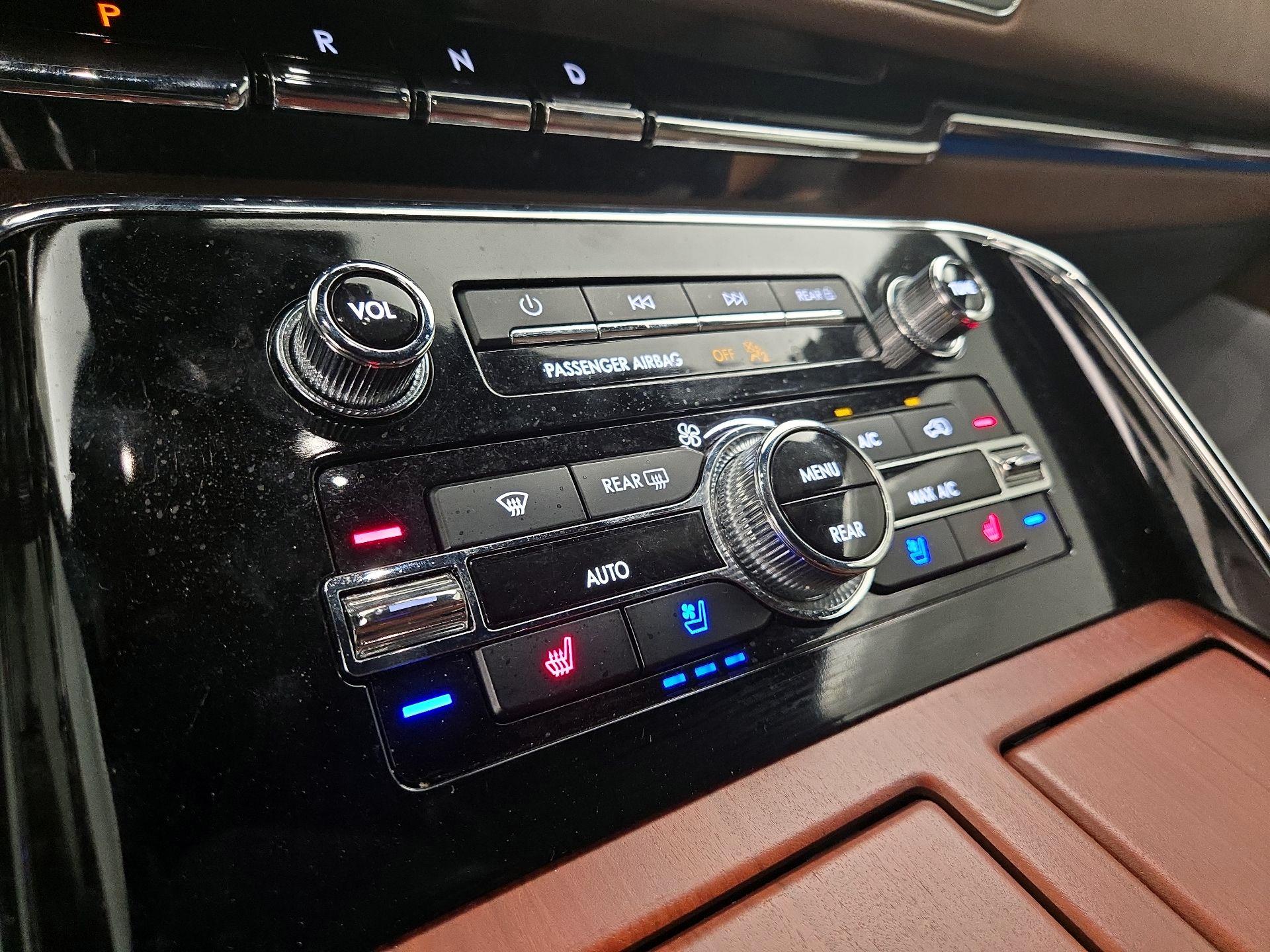 Thumbnail: 2024 Lincoln Navigator - 17