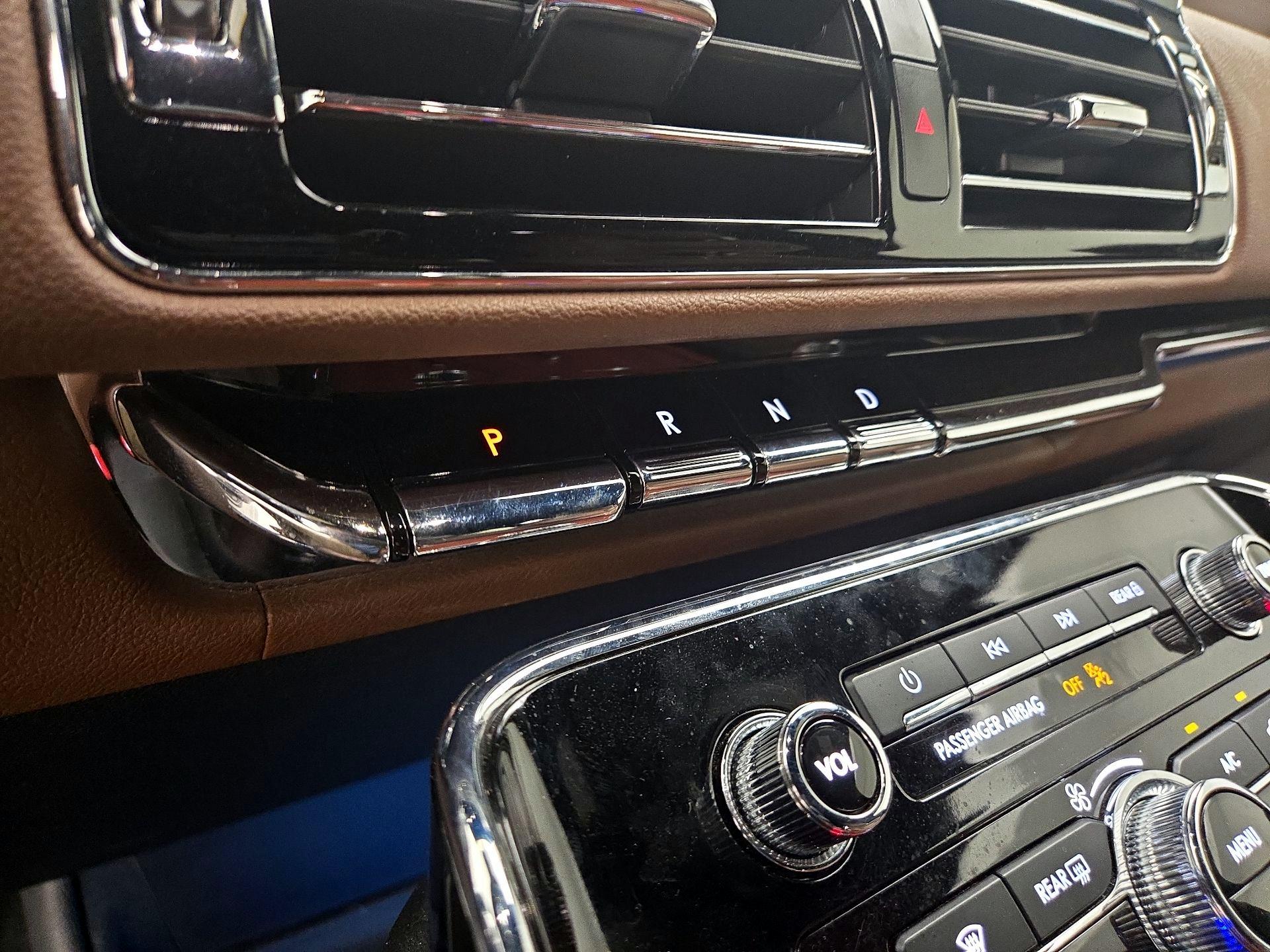Thumbnail: 2024 Lincoln Navigator - 18