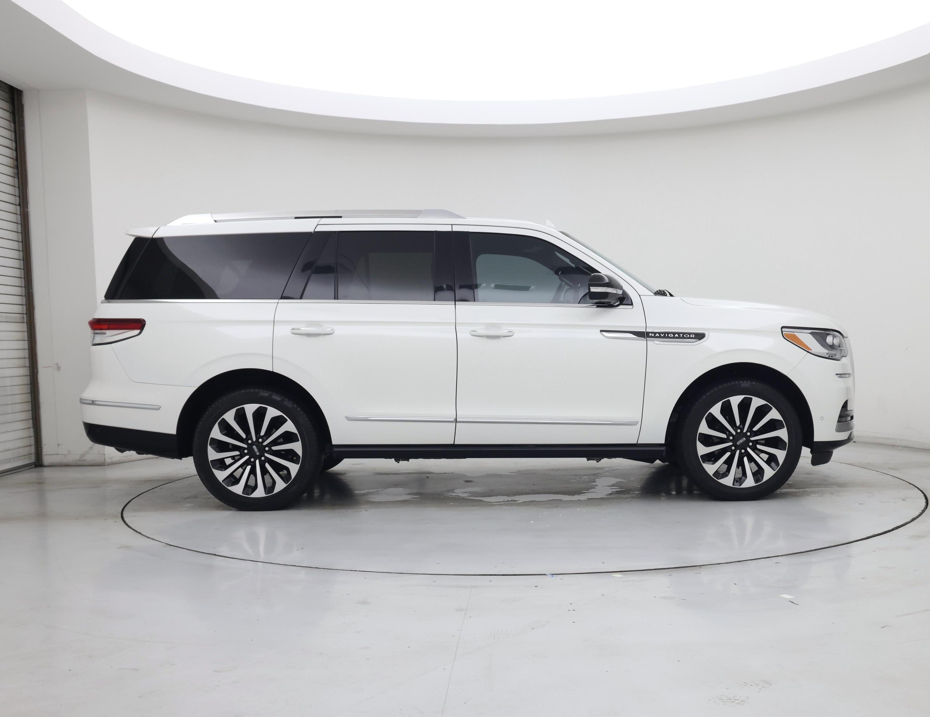 Thumbnail: 2024 Lincoln Navigator - 7
