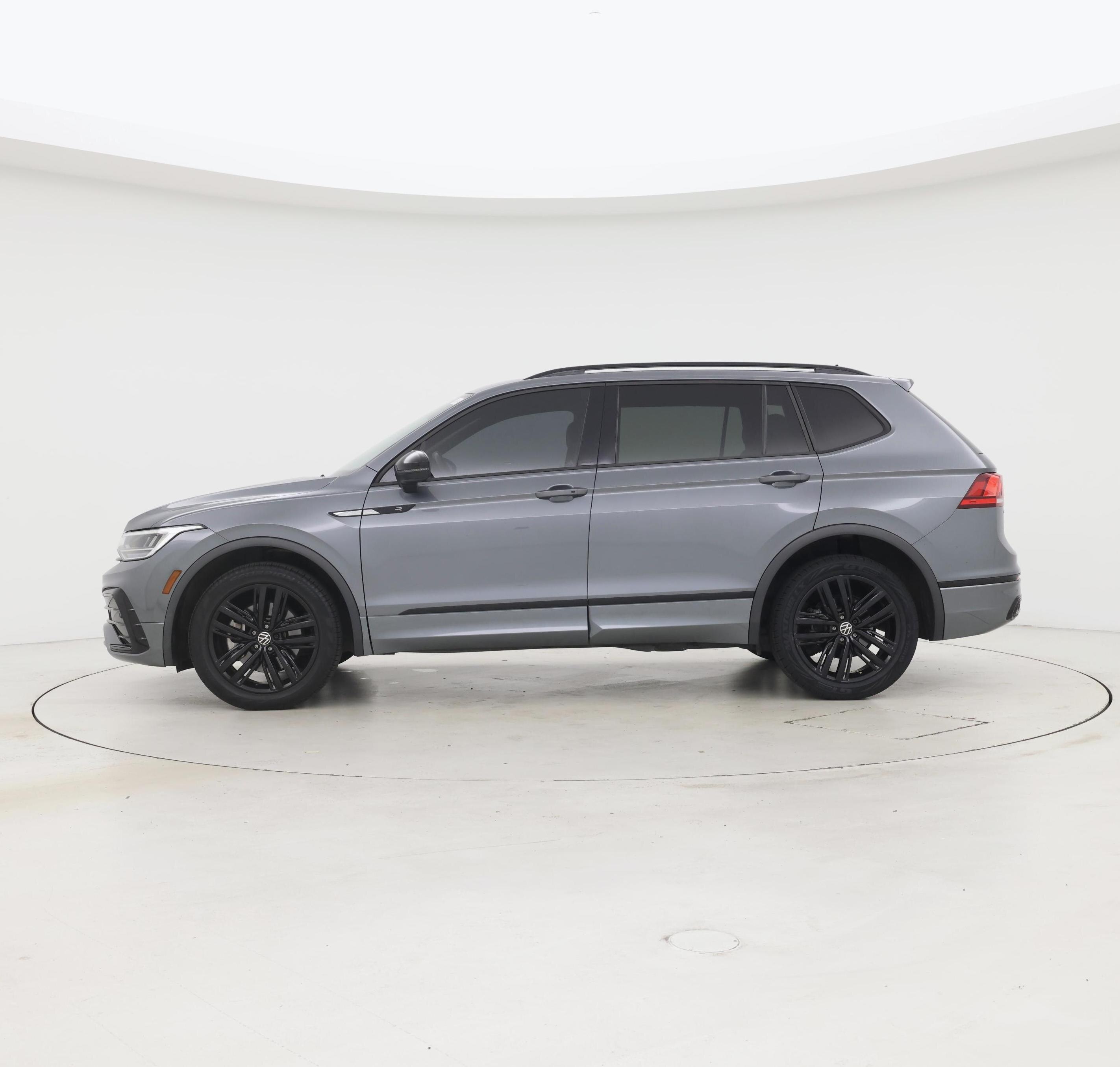 Thumbnail: 2022 Volkswagen Tiguan - 3