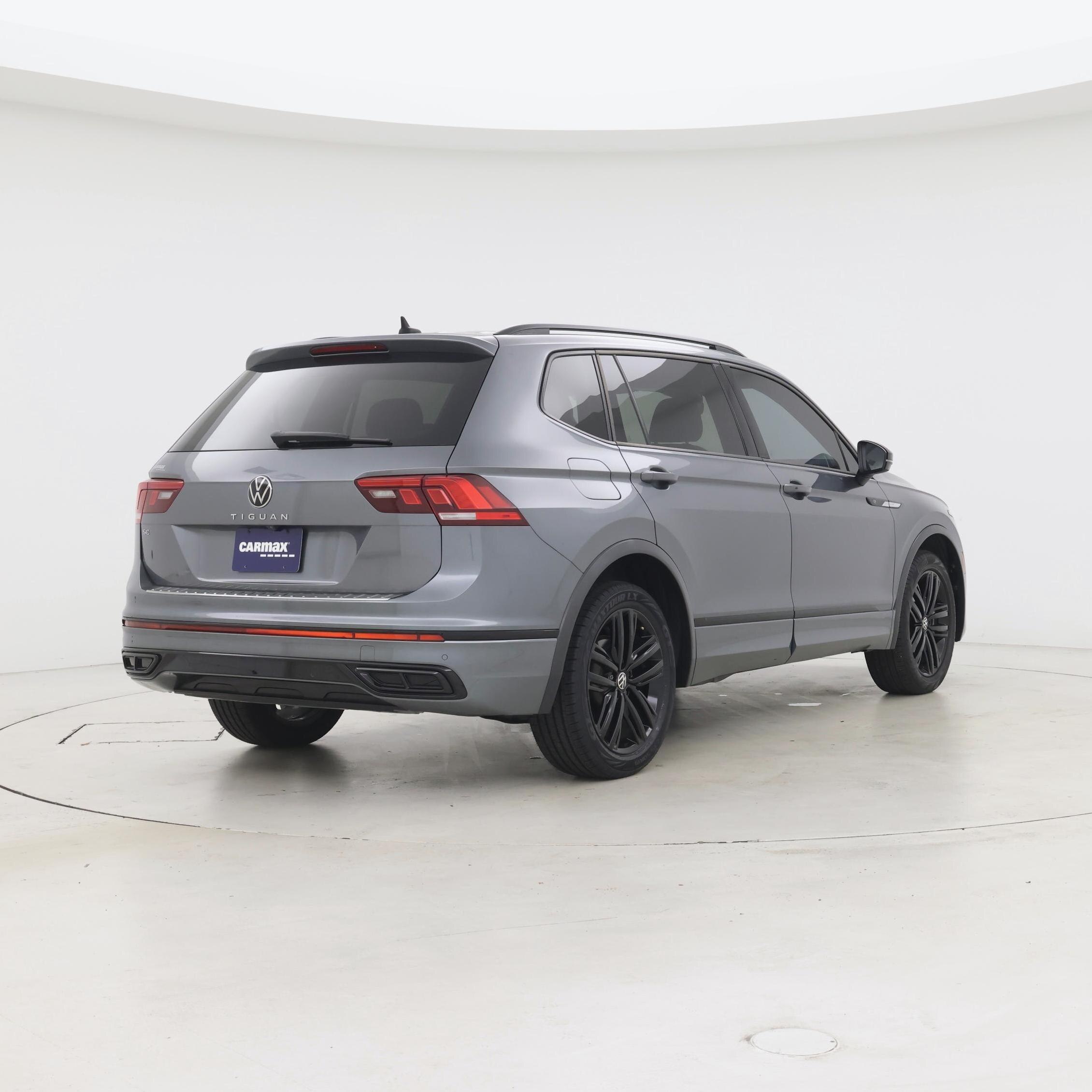 Thumbnail: 2022 Volkswagen Tiguan - 8