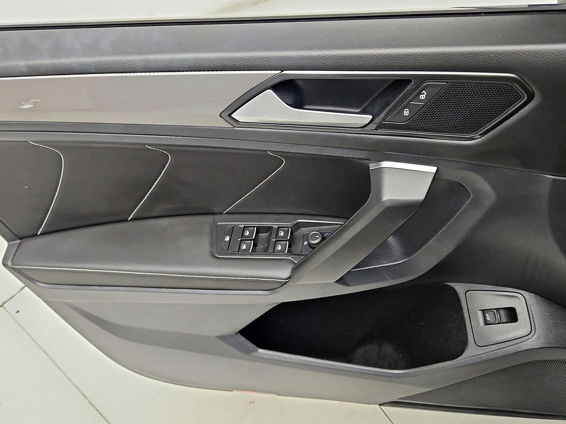 Thumbnail: 2022 Volkswagen Tiguan - 12