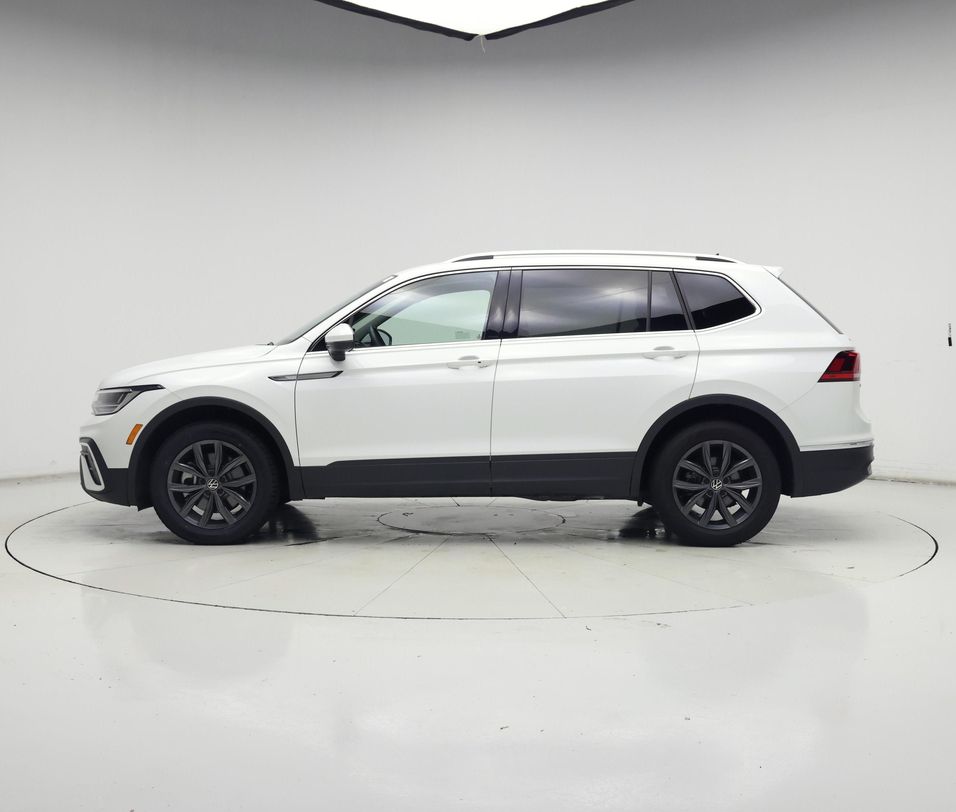 Thumbnail: 2022 Volkswagen Tiguan - 3