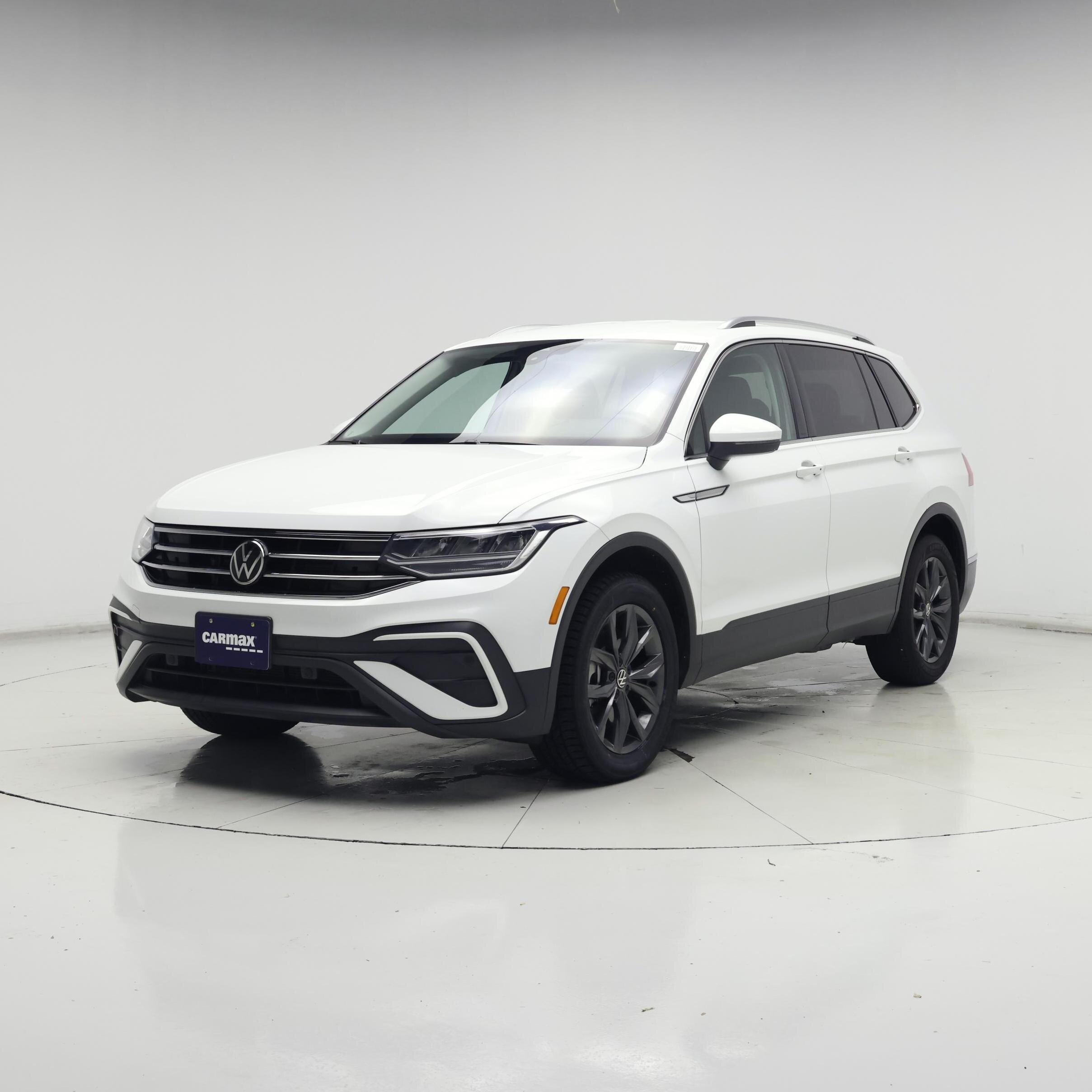Thumbnail: 2022 Volkswagen Tiguan - 4