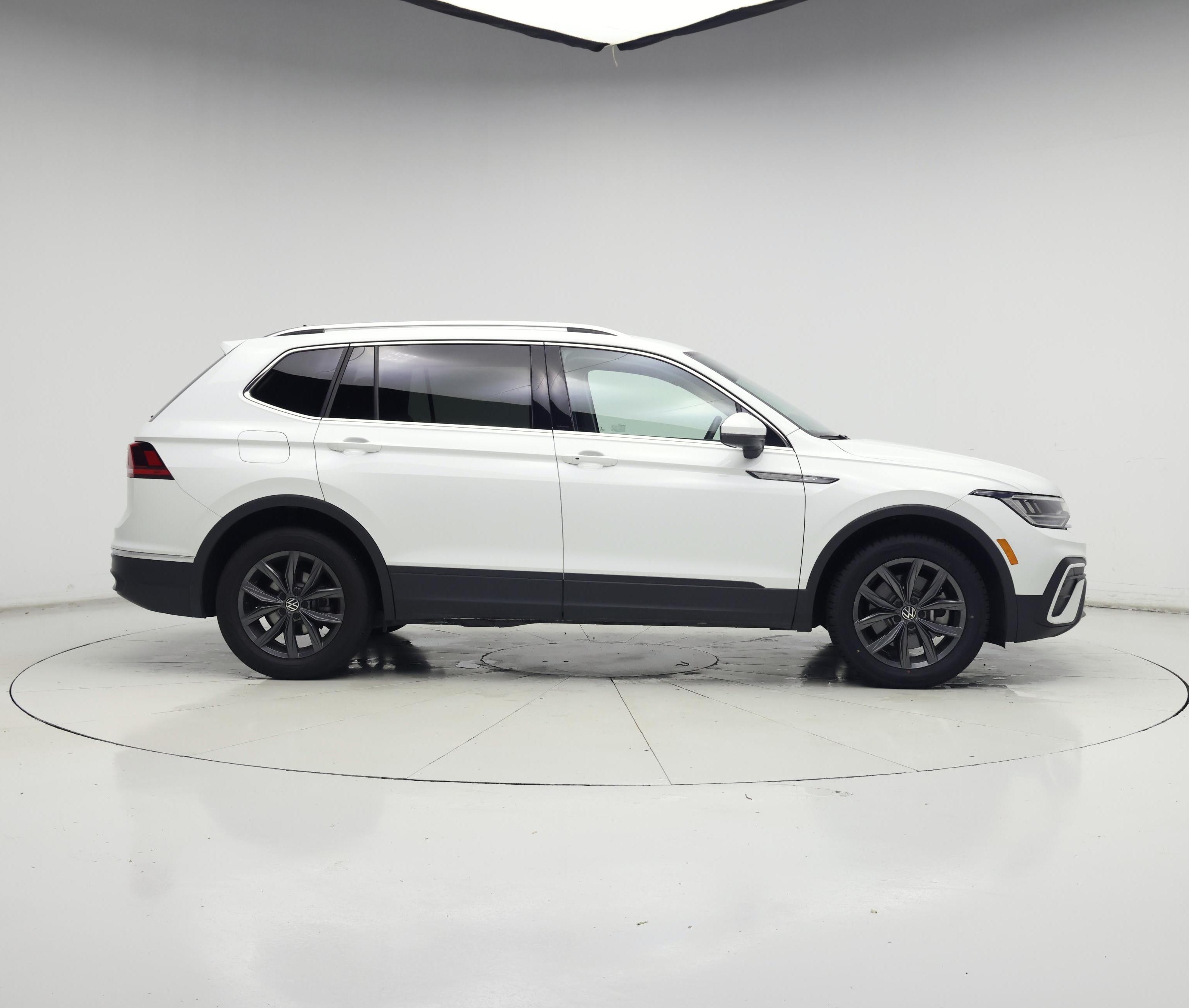 Thumbnail: 2022 Volkswagen Tiguan - 7