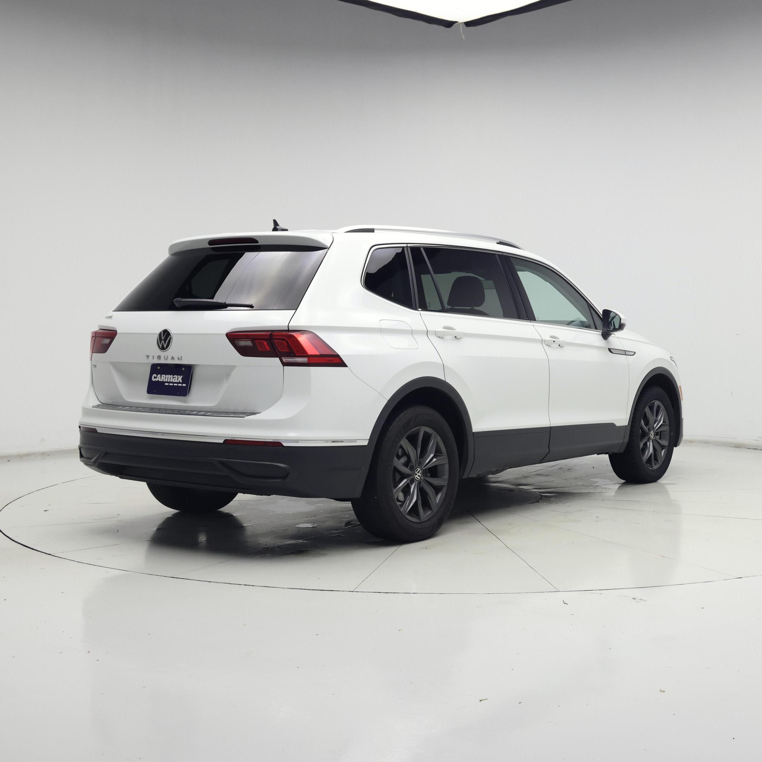 Thumbnail: 2022 Volkswagen Tiguan - 8