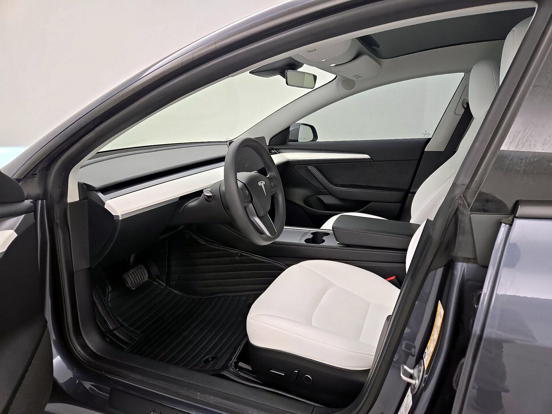 Thumbnail: 2023 Tesla Model 3 - 11