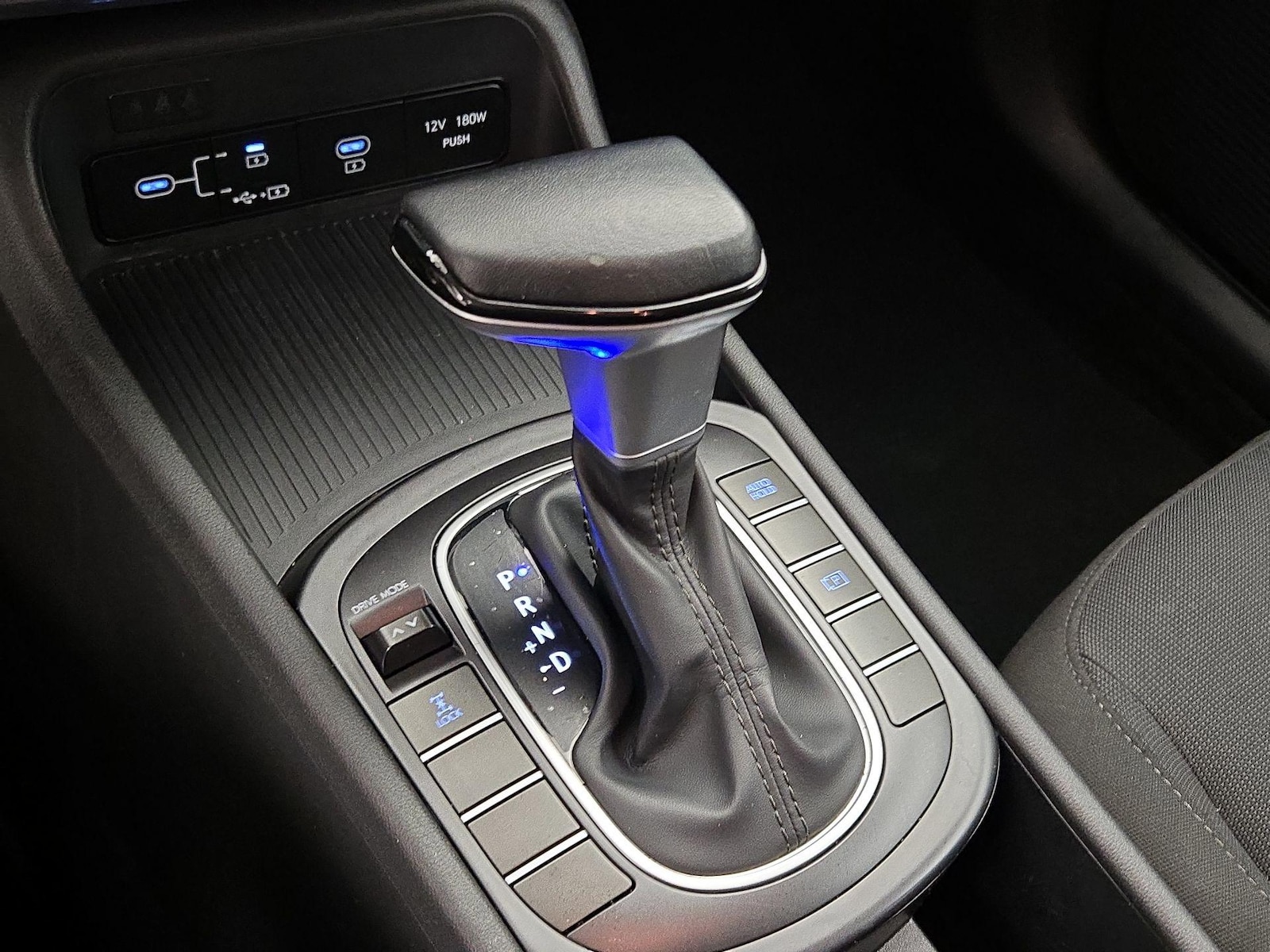 2025 Hyundai Kona SEL - Photo 18