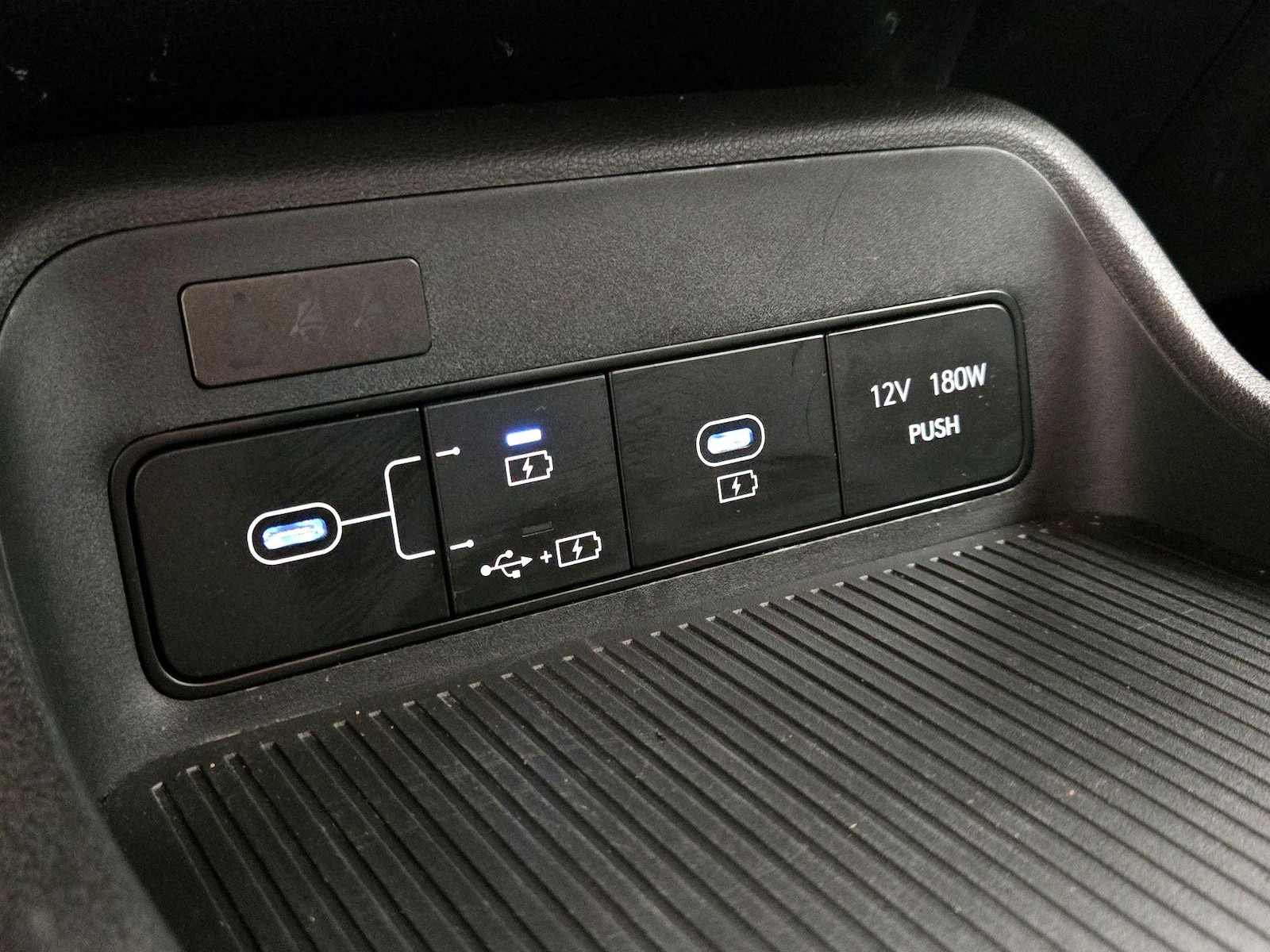 2025 Hyundai Kona SEL - Photo 19