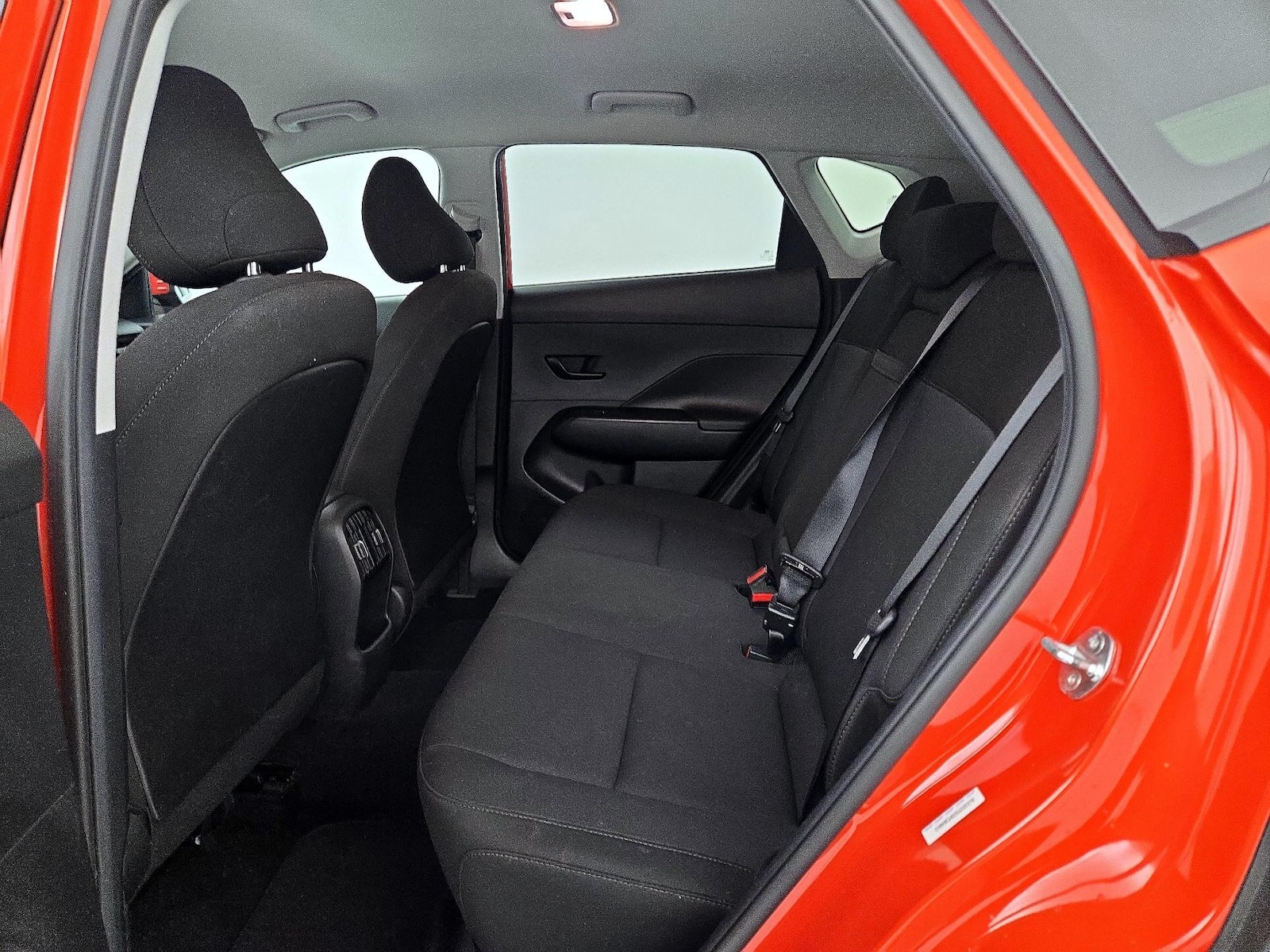 2025 Hyundai Kona SEL - Photo 20