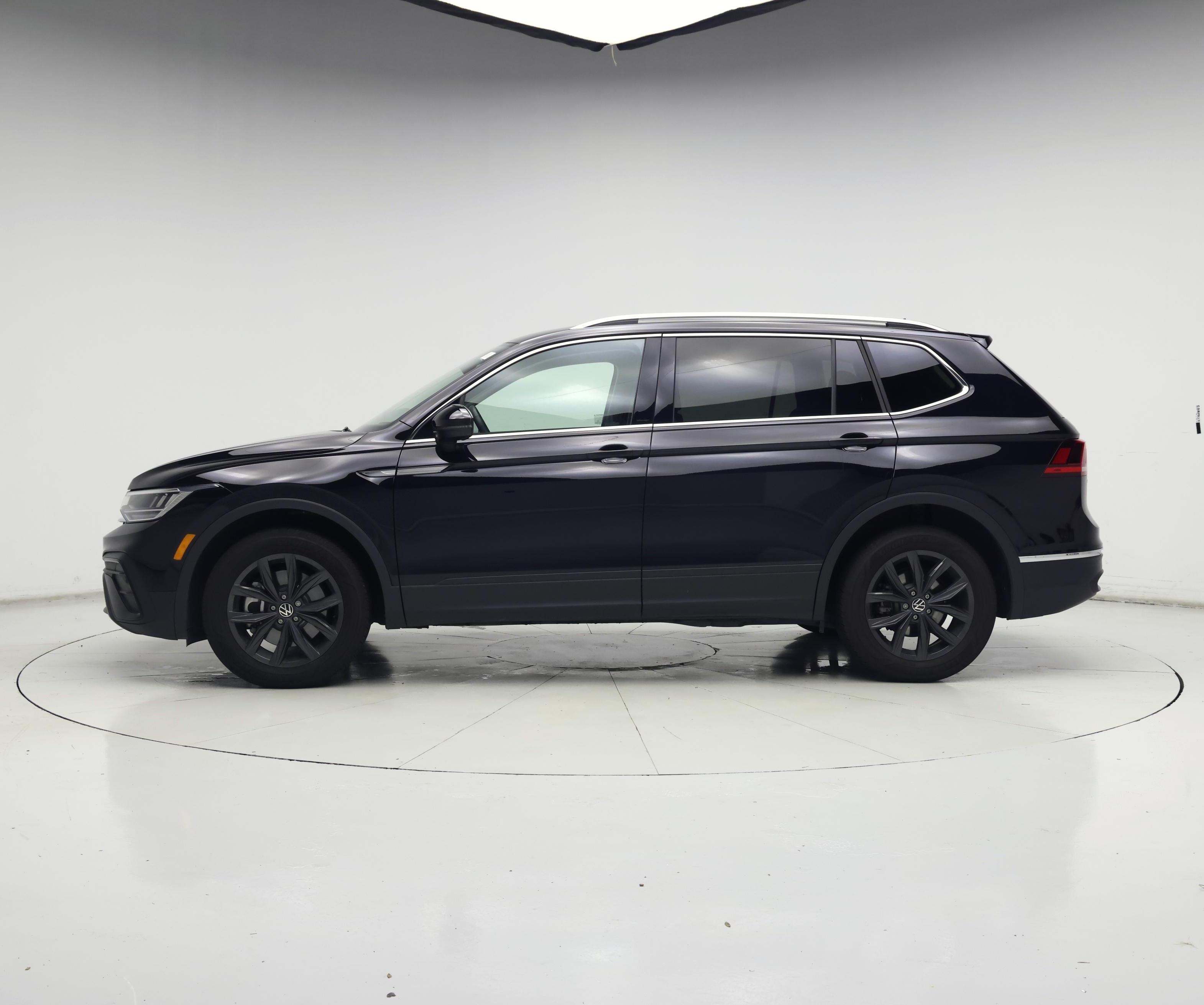 Thumbnail: 2024 Volkswagen Tiguan - 3