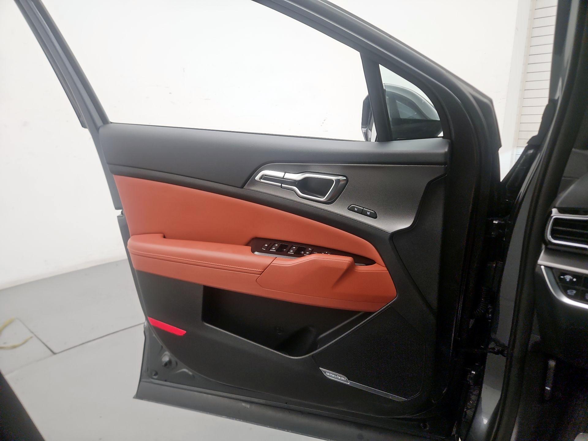 Thumbnail: 2023 Kia Sportage - 12