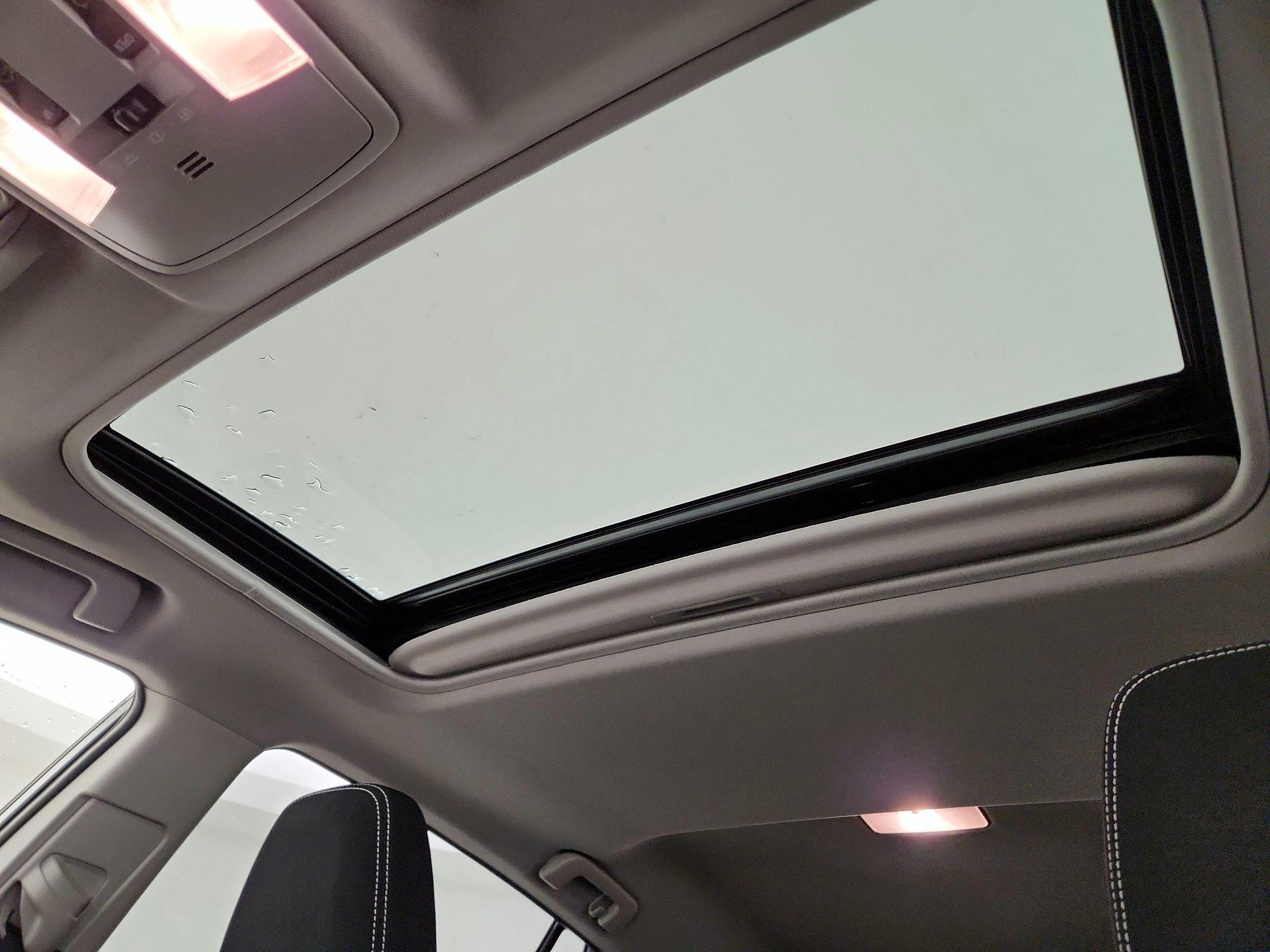 Thumbnail: 2017 Toyota RAV4 - 17