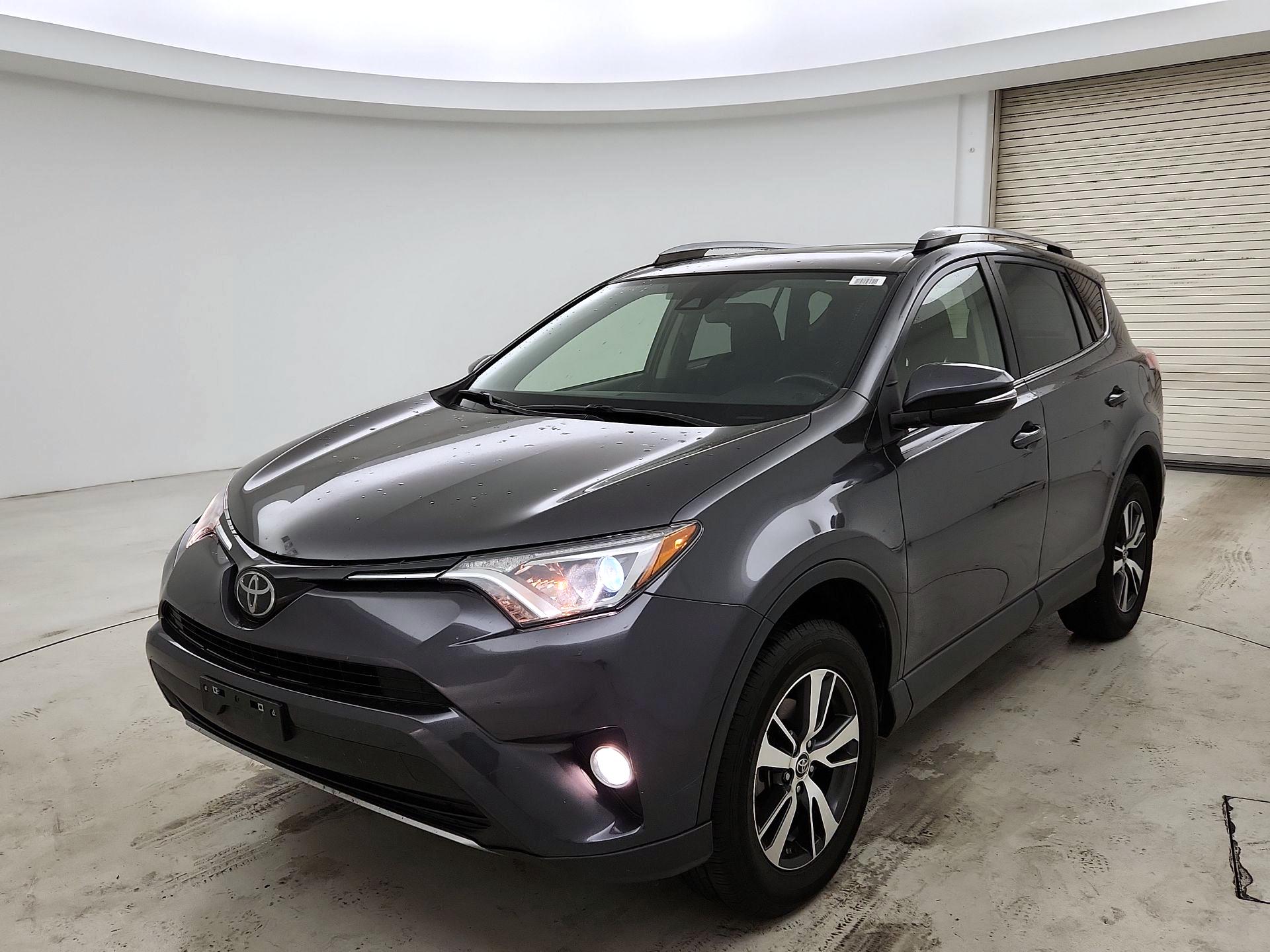 Thumbnail: 2017 Toyota RAV4 - 3