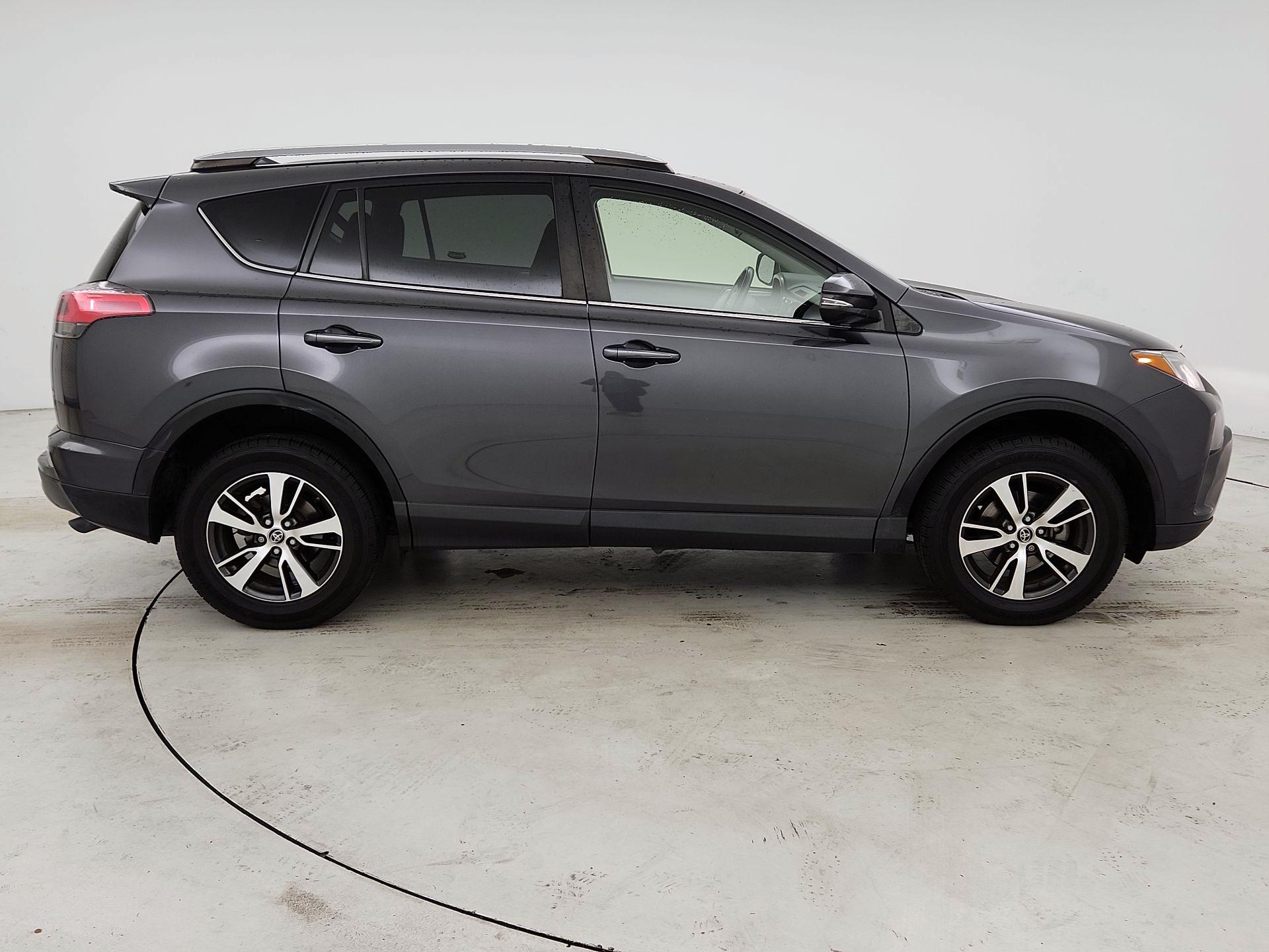 Thumbnail: 2017 Toyota RAV4 - 4