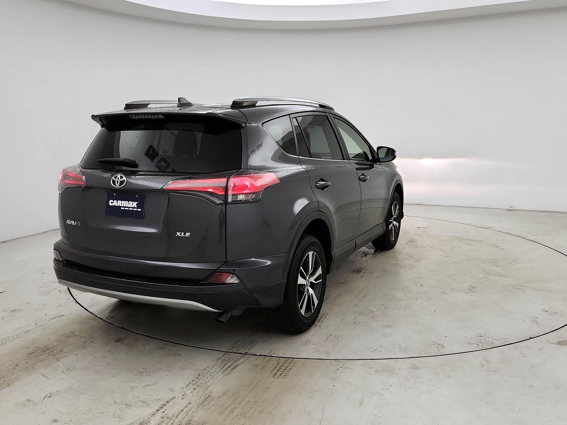 Thumbnail: 2017 Toyota RAV4 - 5
