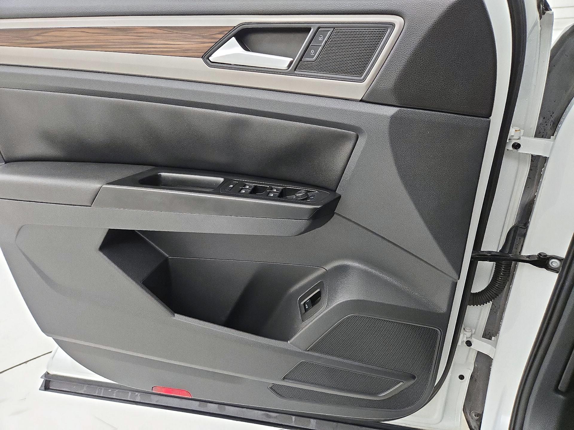 Thumbnail: 2021 Volkswagen Atlas - 10