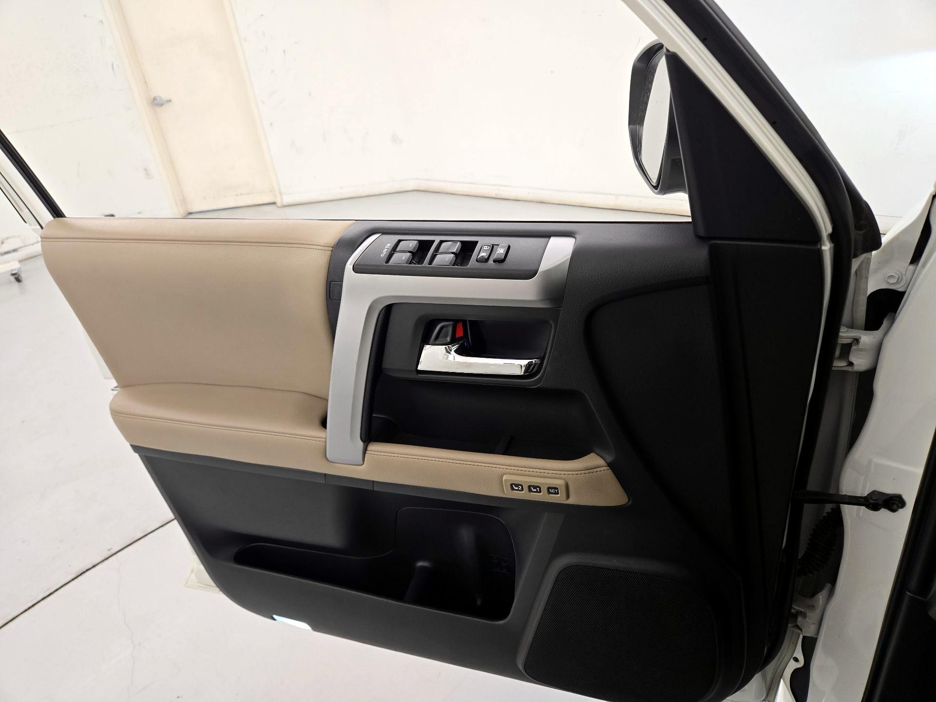 Thumbnail: 2019 Toyota 4Runner - 12