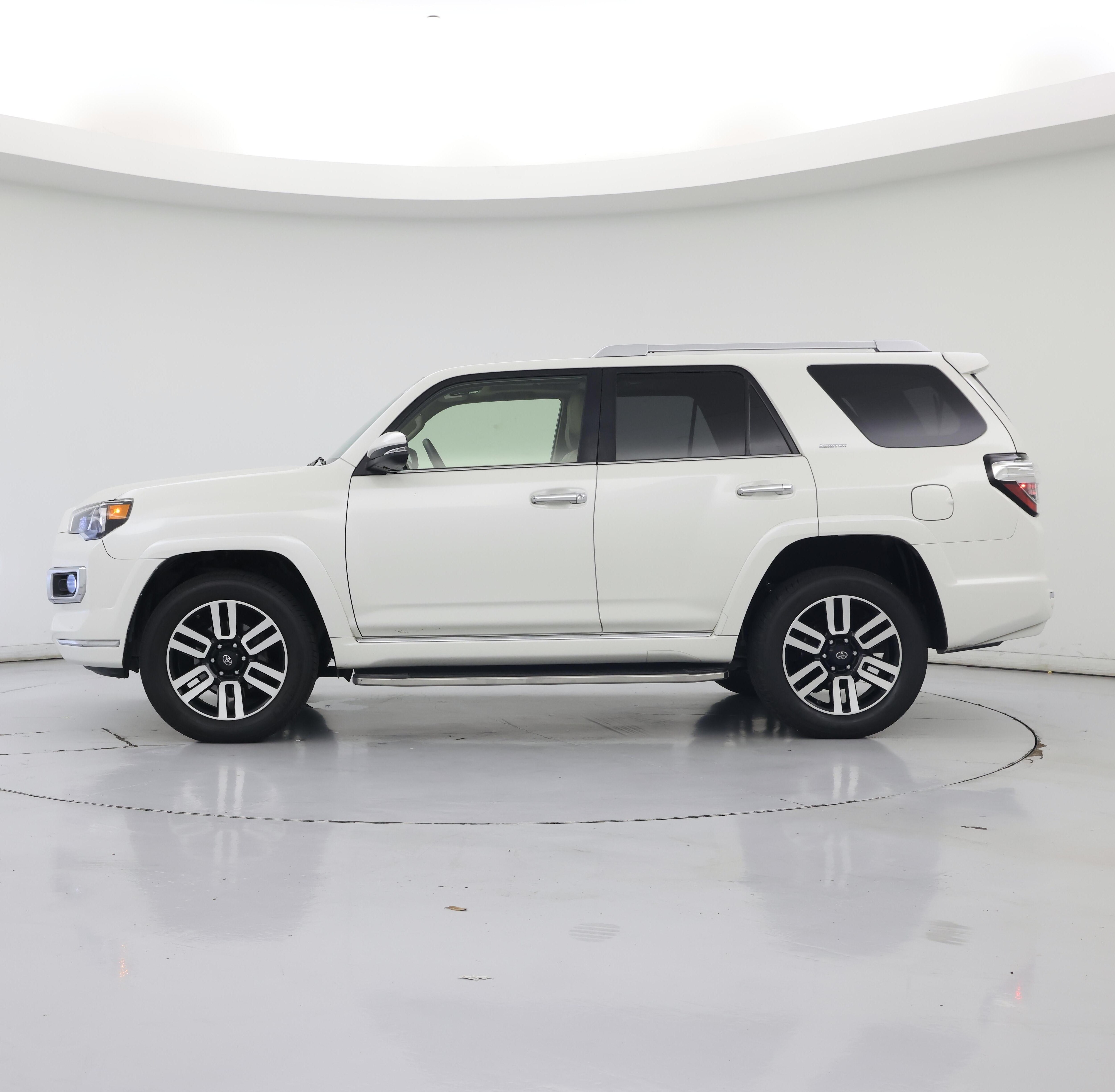 Thumbnail: 2019 Toyota 4Runner - 3