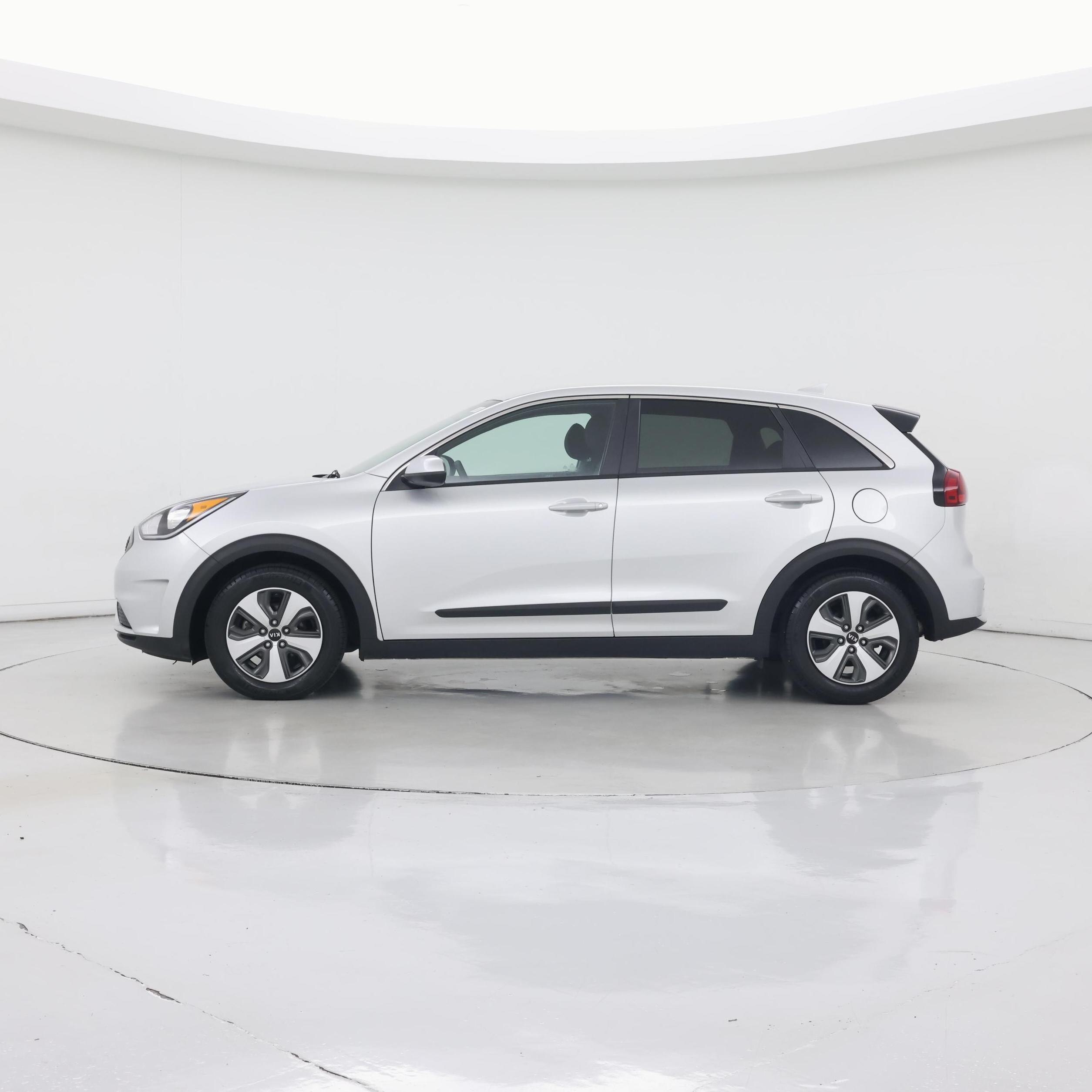 Thumbnail: 2018 Kia Niro - 3