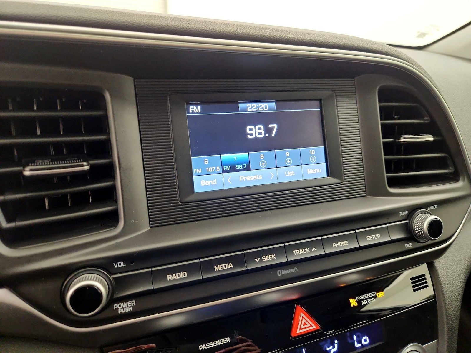 2020 Hyundai Elantra SE - Photo 16