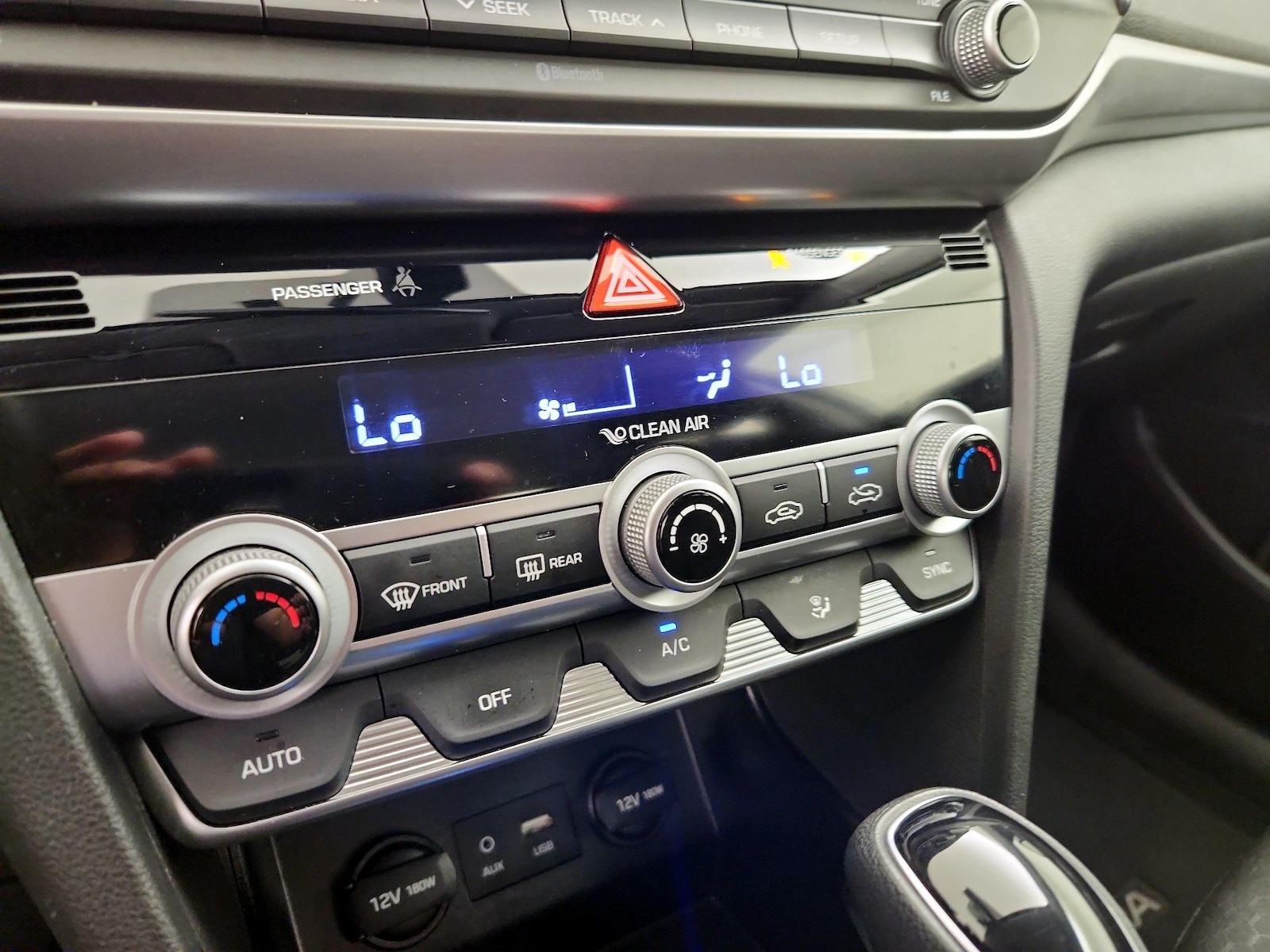 2020 Hyundai Elantra SE - Photo 17