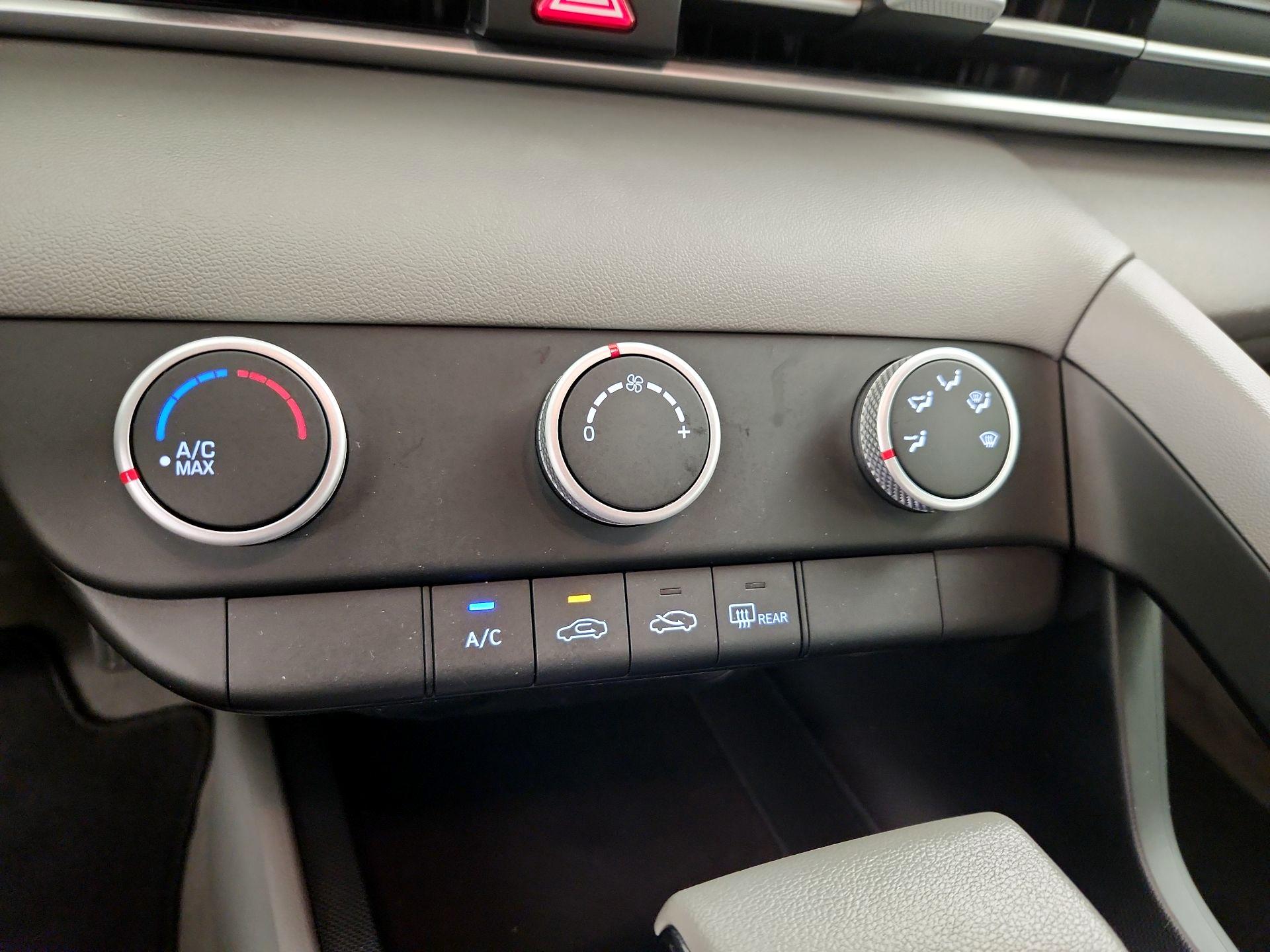 Thumbnail: 2021 Hyundai Elantra - 16