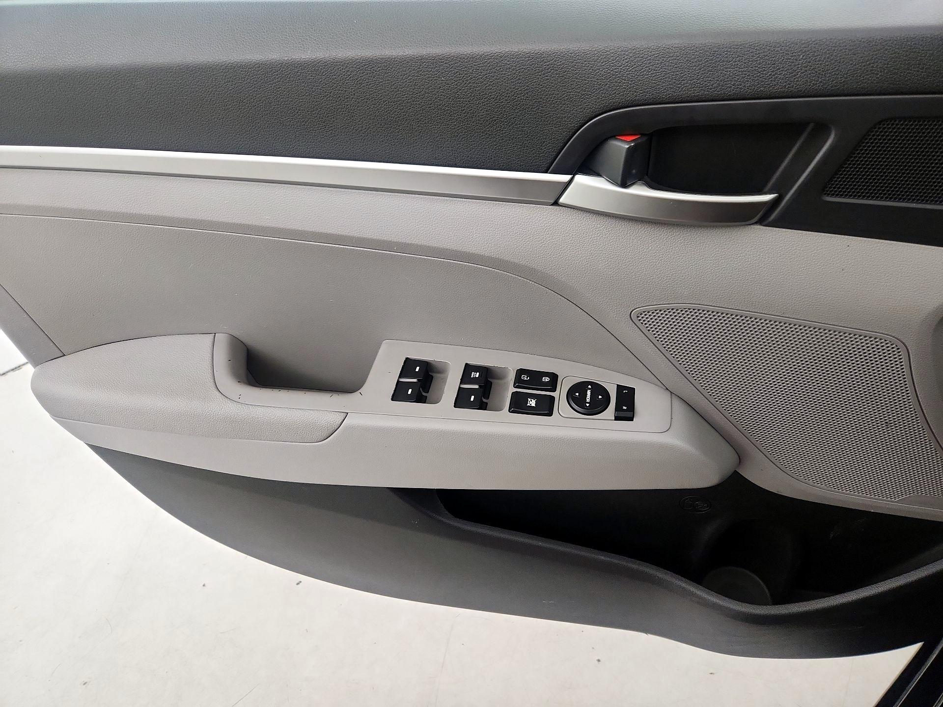 Thumbnail: 2020 Hyundai Elantra - 12