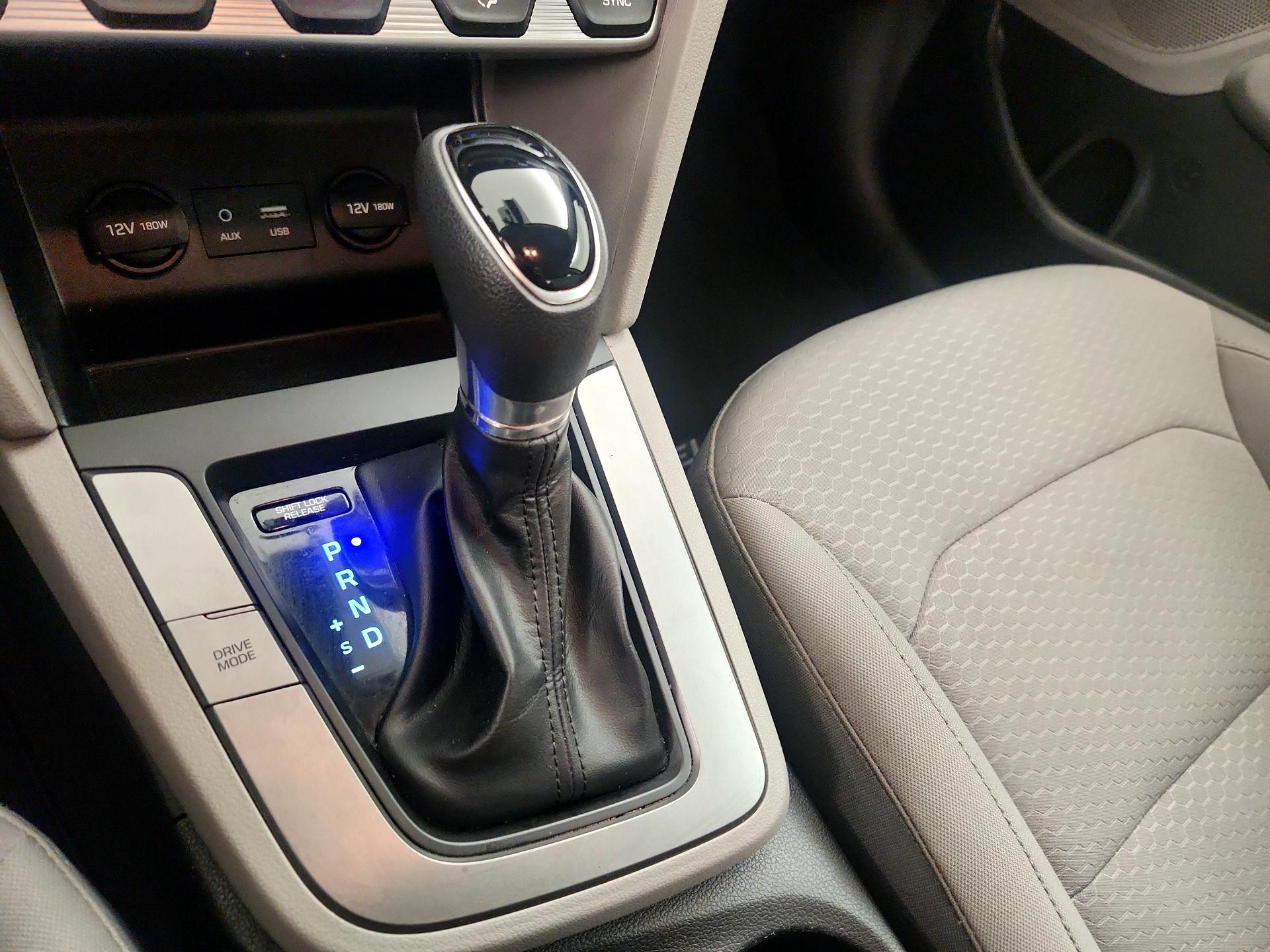Thumbnail: 2020 Hyundai Elantra - 17