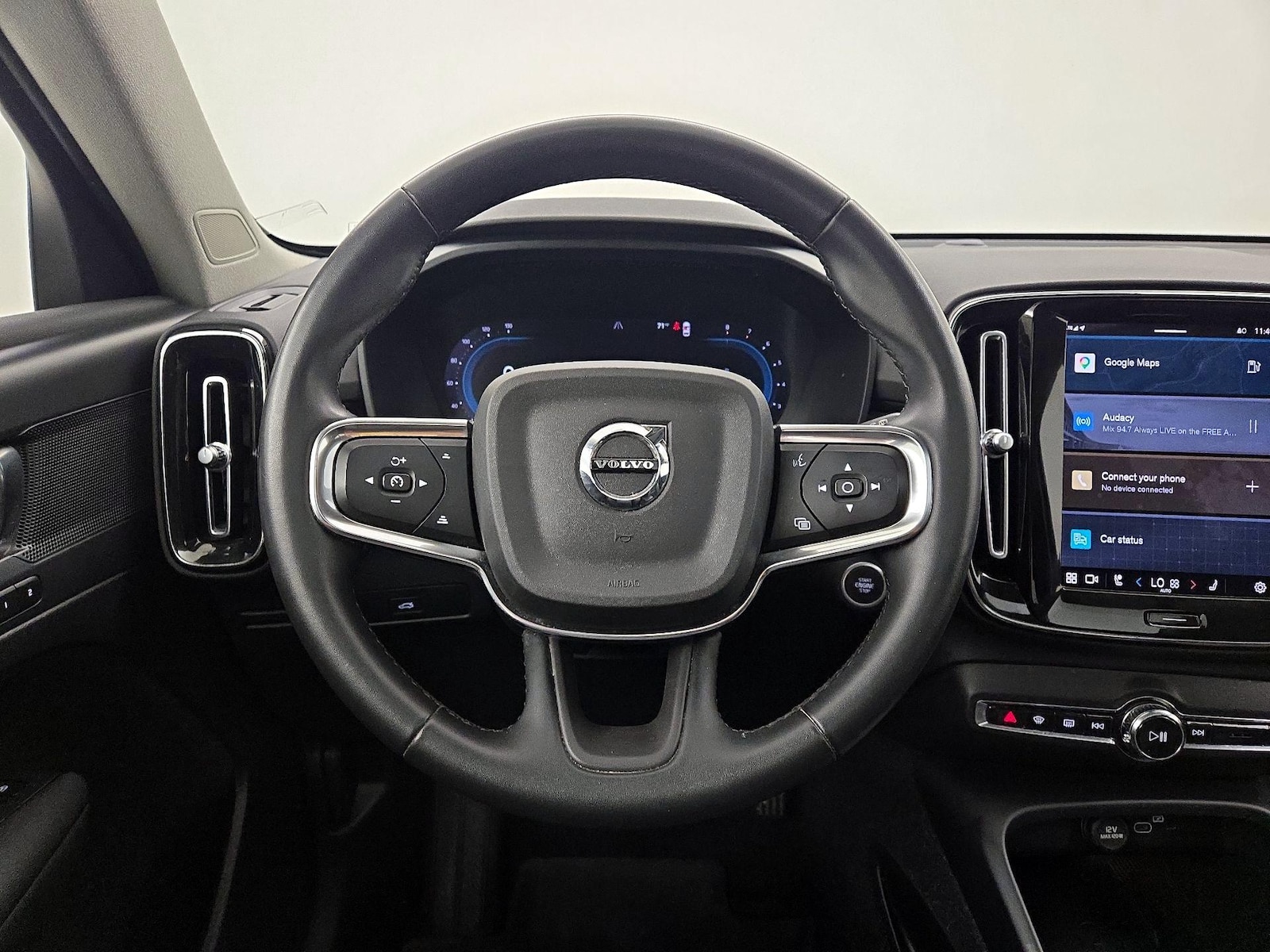 2023 Volvo XC40 Plus - Photo 11