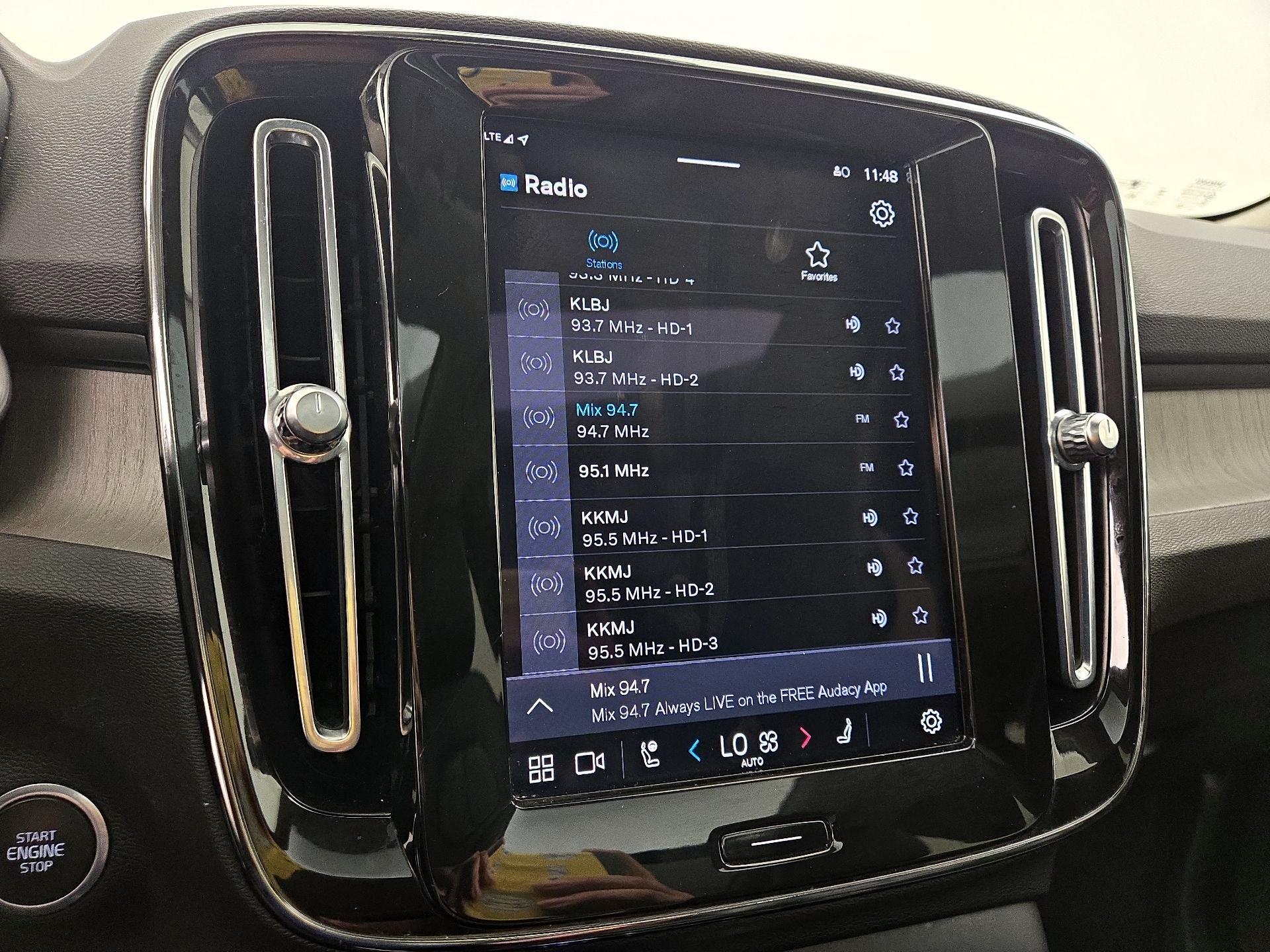 Thumbnail: 2023 Volvo XC40 - 16